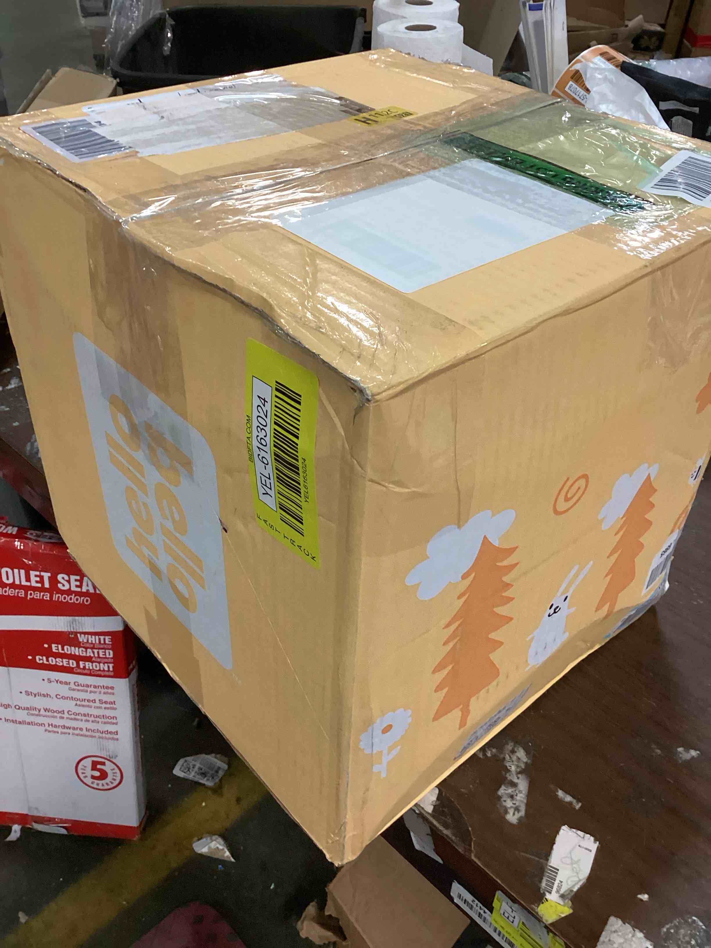 https://s3.amazonaws.com/lotting-images-prod/bidfta/YEL6163024_1715012039640.jpeg
