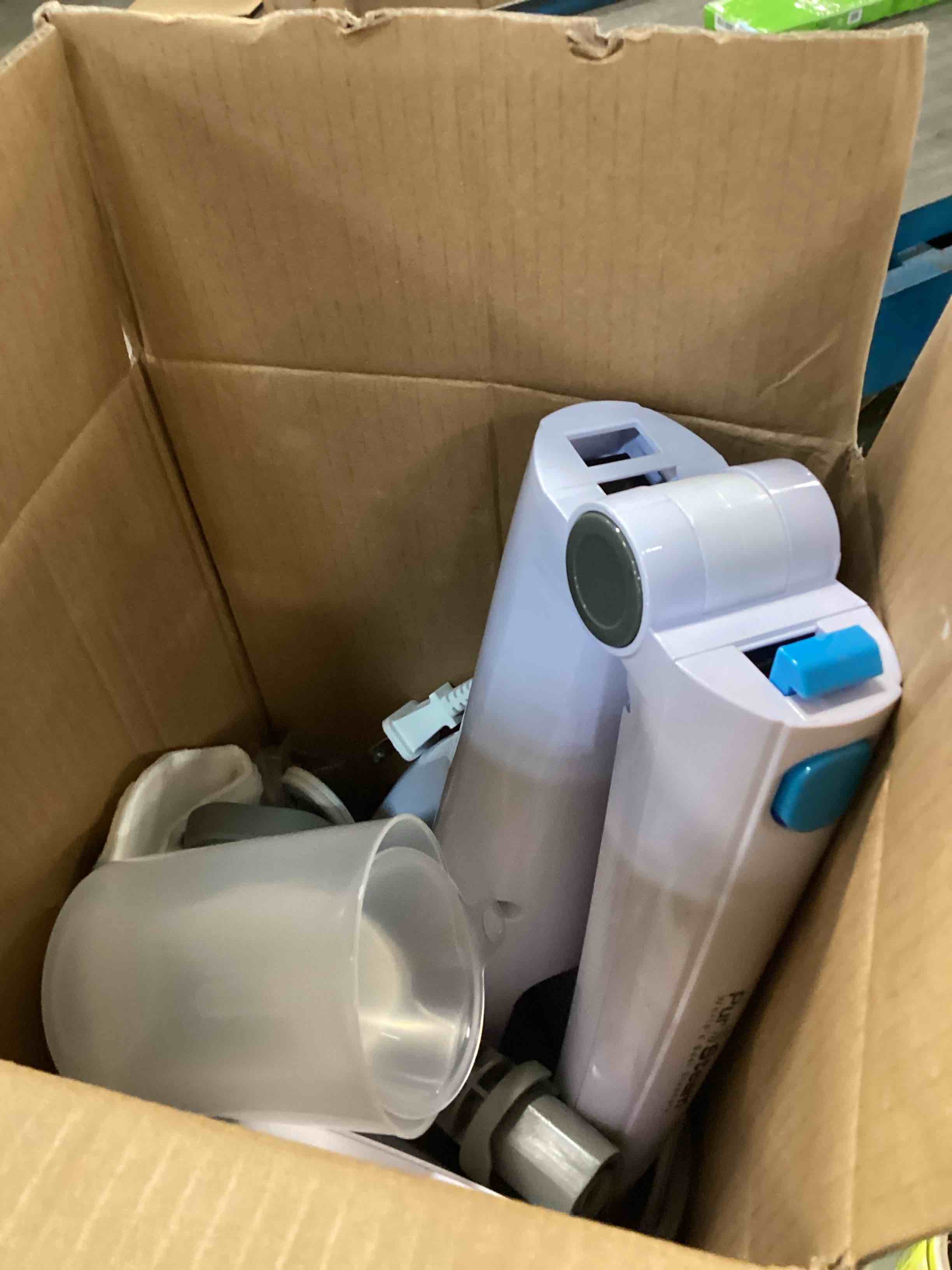 https://s3.amazonaws.com/lotting-images-prod/bidfta/YEL6163813_1715279326853.jpeg