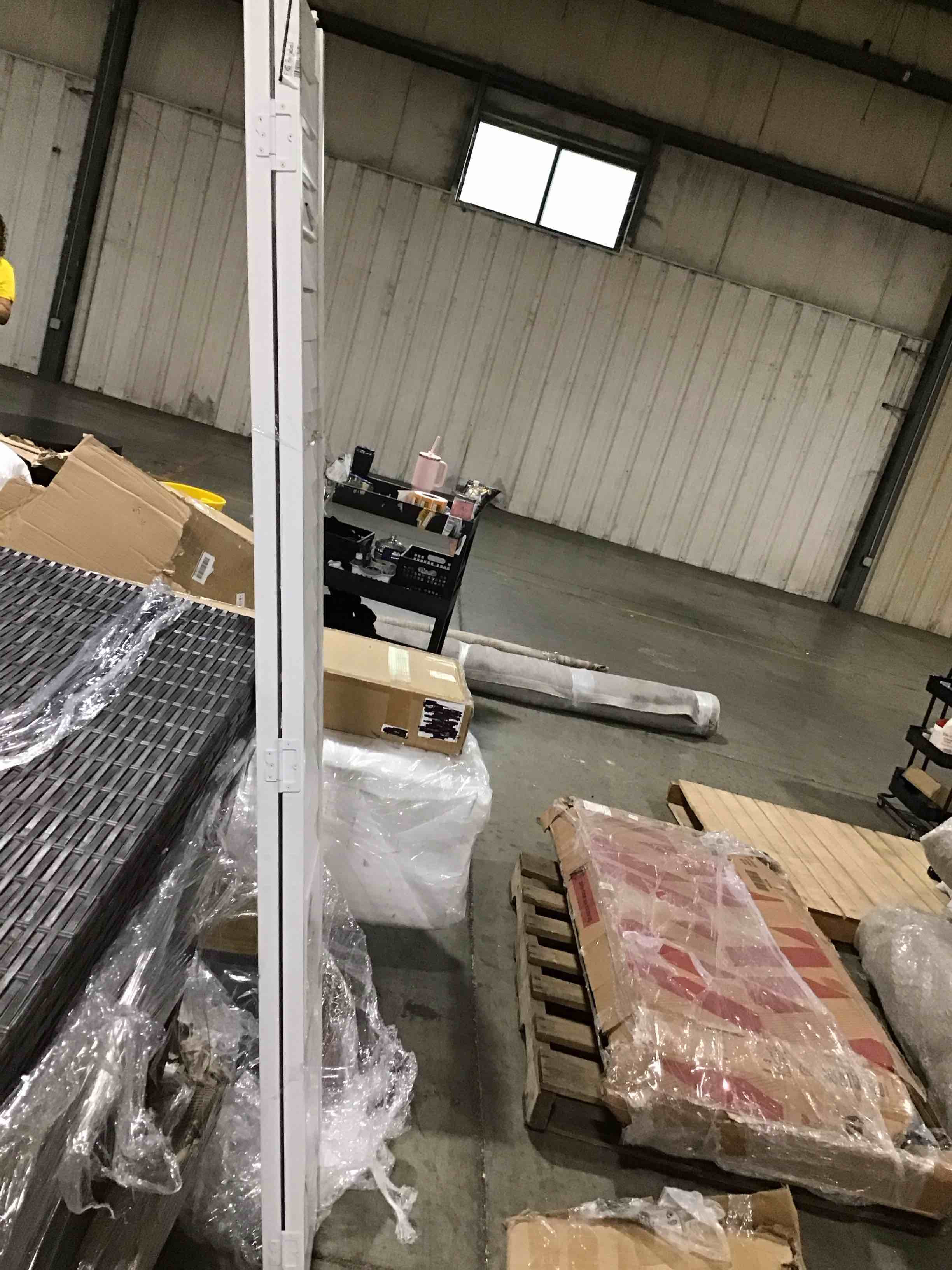 https://s3.amazonaws.com/lotting-images-prod/bidfta/YEL6164675_1715771757686.jpeg