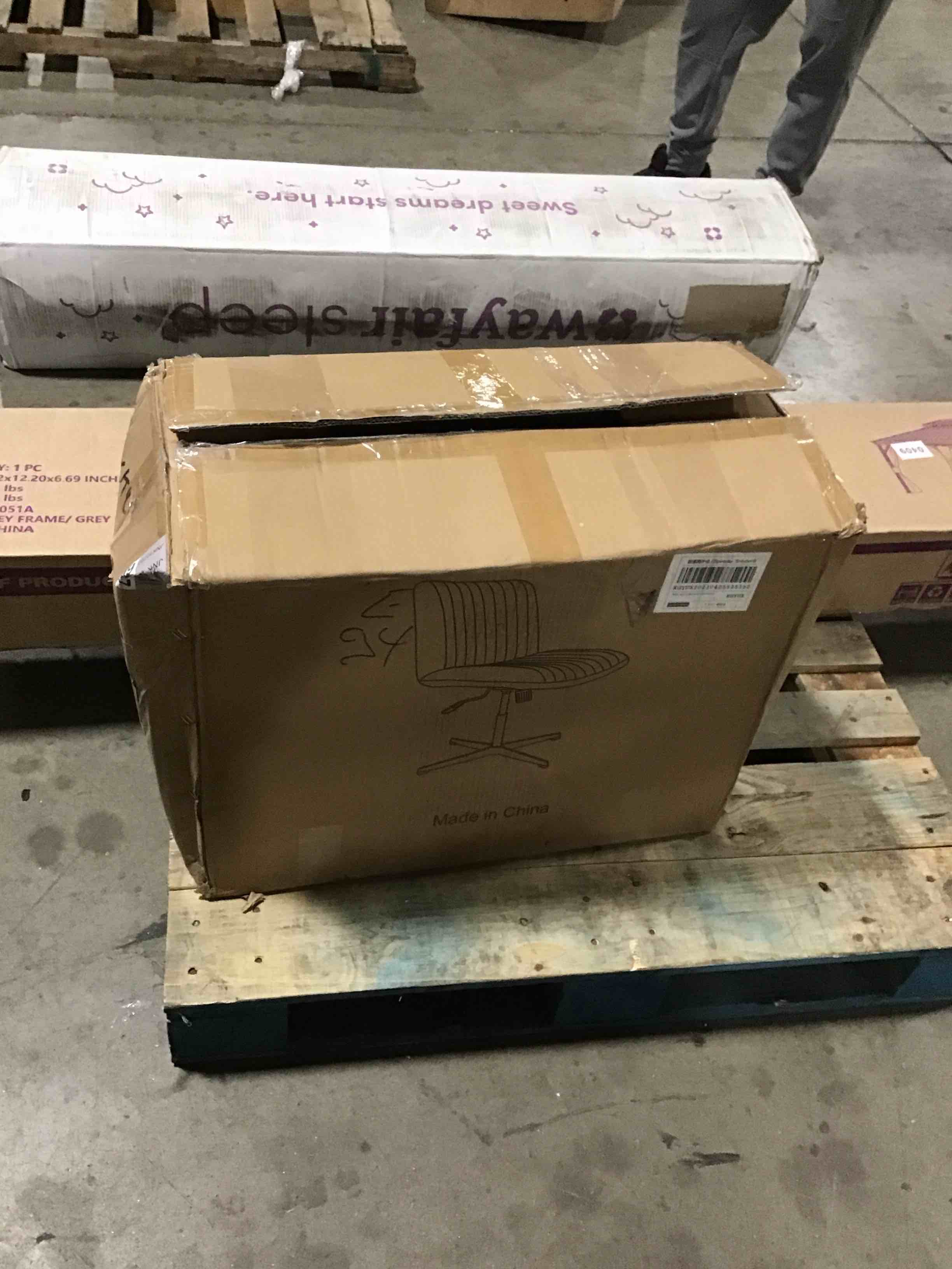 https://s3.amazonaws.com/lotting-images-prod/bidfta/YEL6167931_1715603026818.jpeg