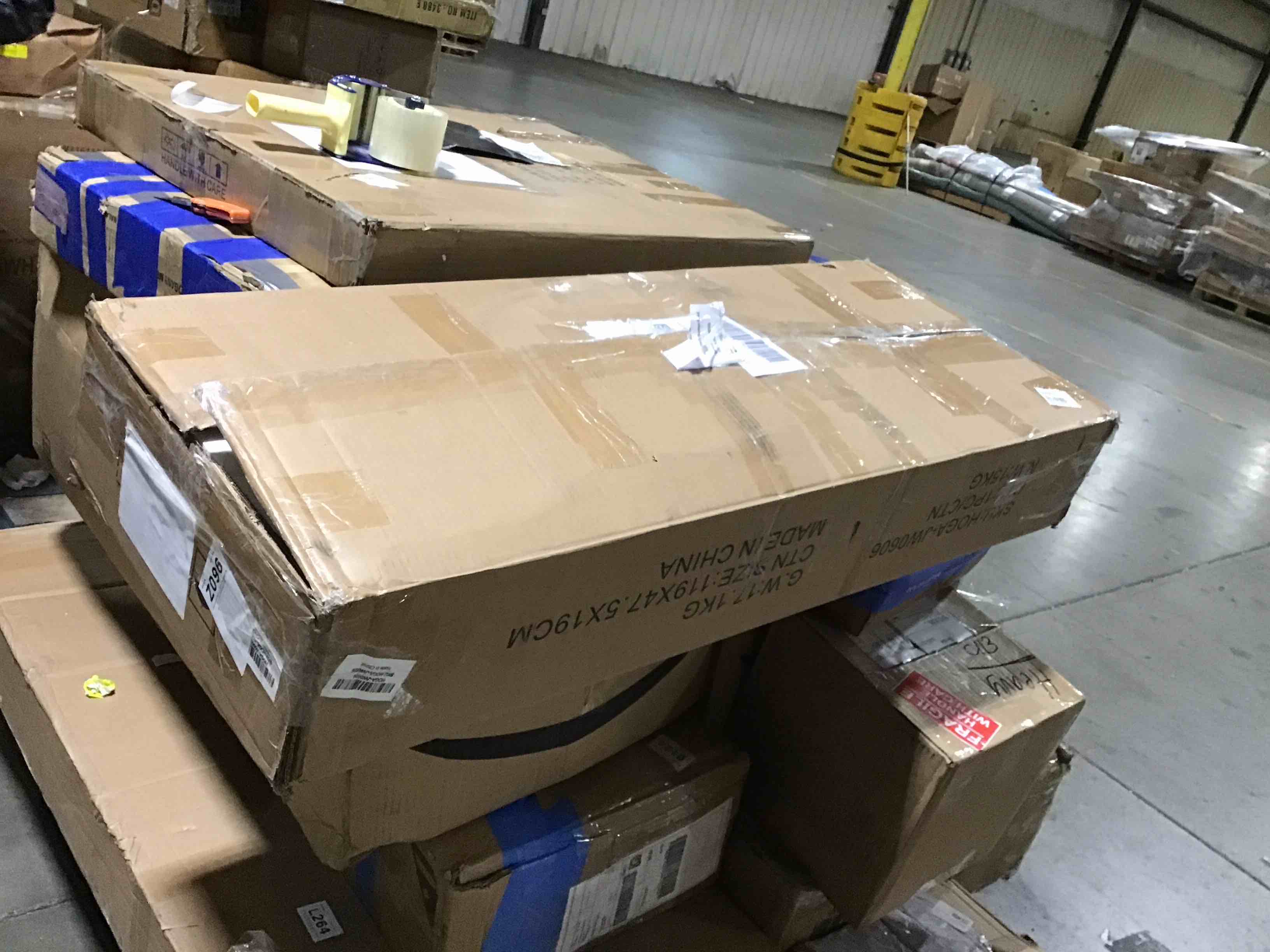 https://s3.amazonaws.com/lotting-images-prod/bidfta/YEL6168111_1715689212916.jpeg