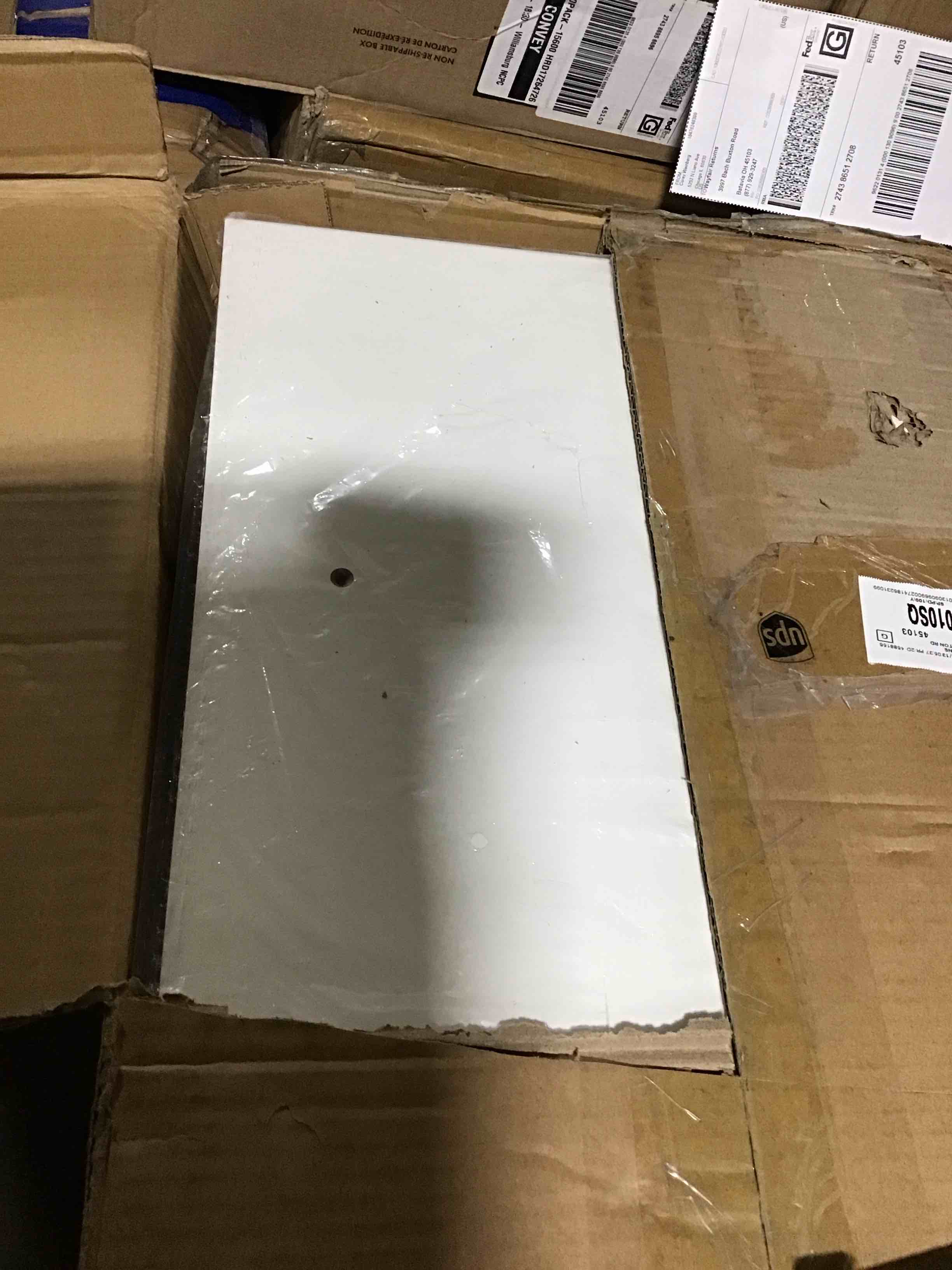 https://s3.amazonaws.com/lotting-images-prod/bidfta/YEL6168119_1715689977302.jpeg