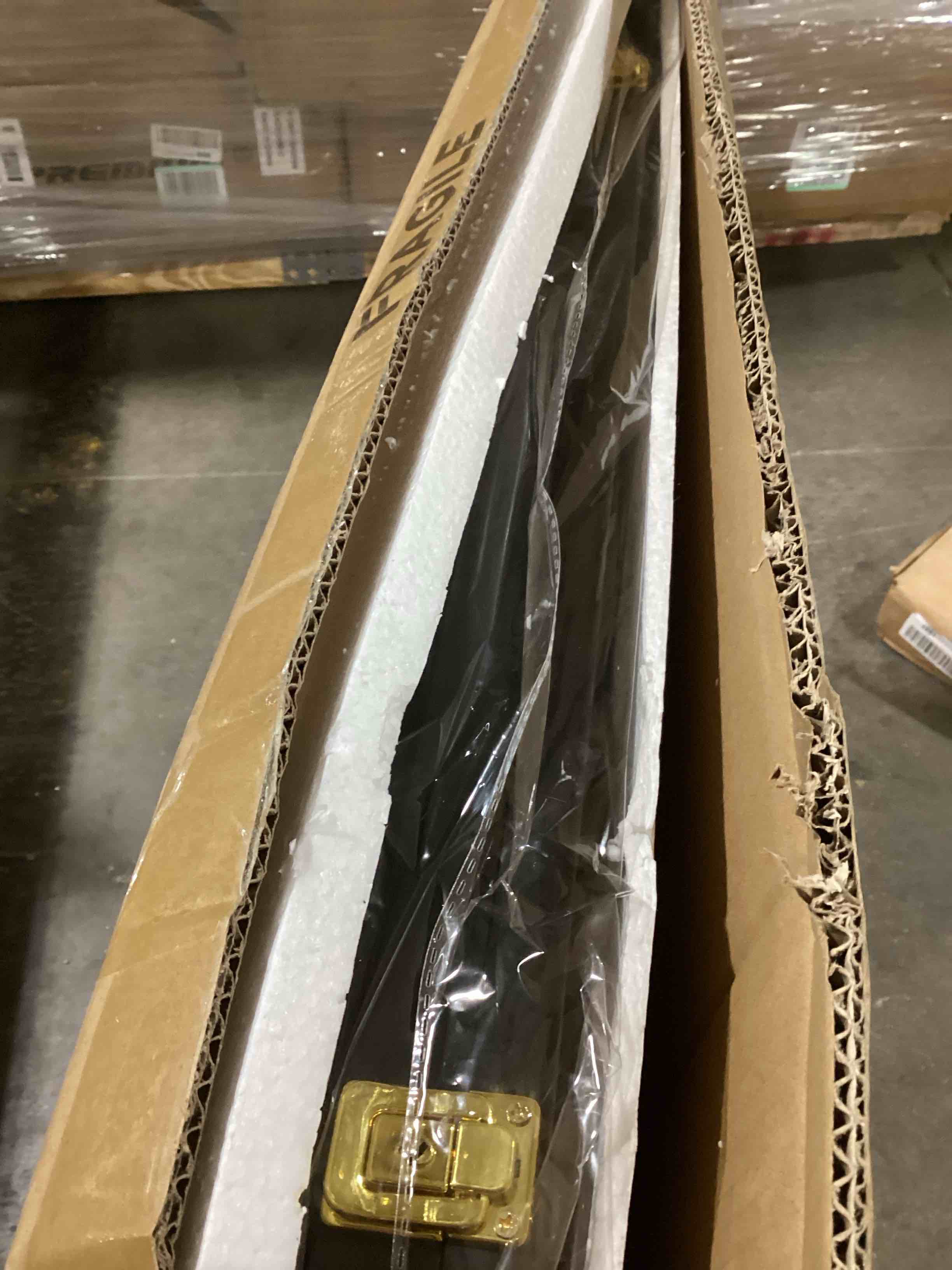 https://s3.amazonaws.com/lotting-images-prod/bidfta/YEL6169824_1717089296750.jpeg