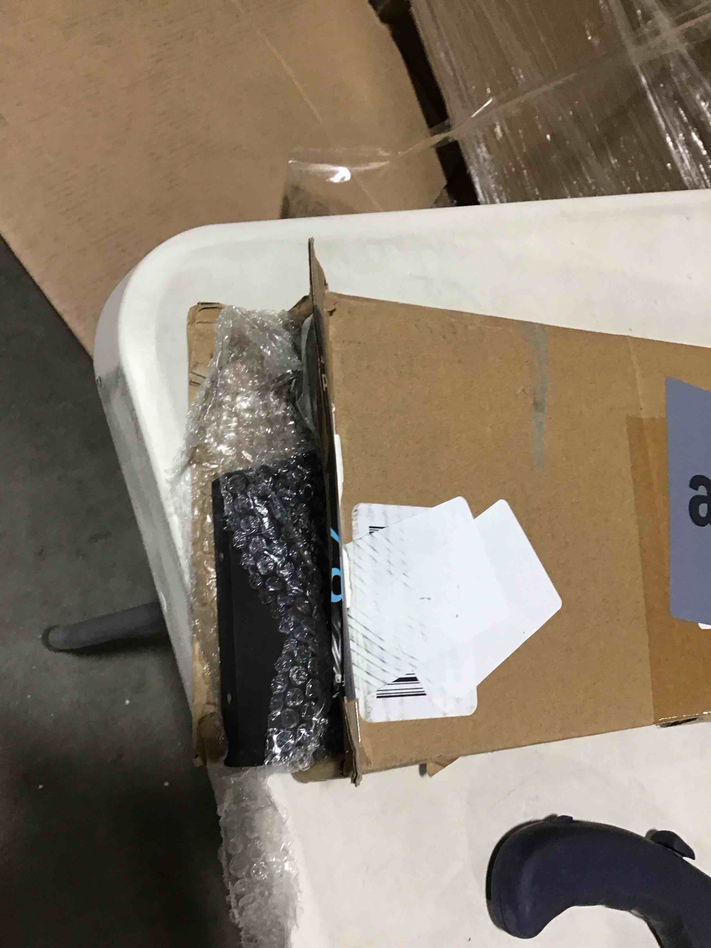 https://s3.amazonaws.com/lotting-images-prod/bidfta/YEL6172804_1716556324698.jpeg