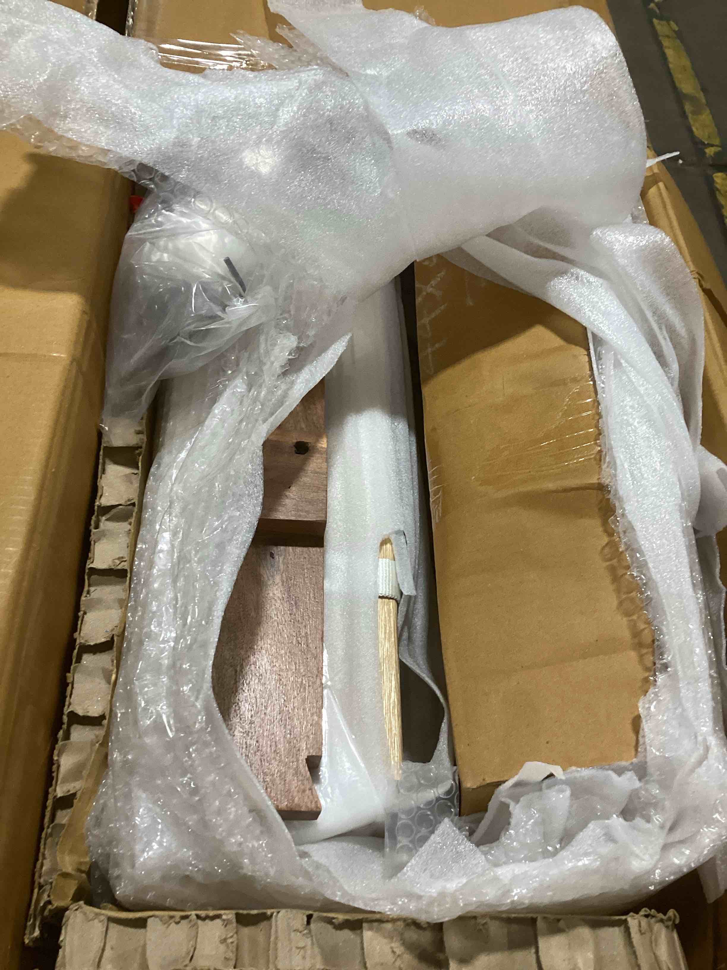 https://s3.amazonaws.com/lotting-images-prod/bidfta/YEL6175063_1717167061677.jpeg