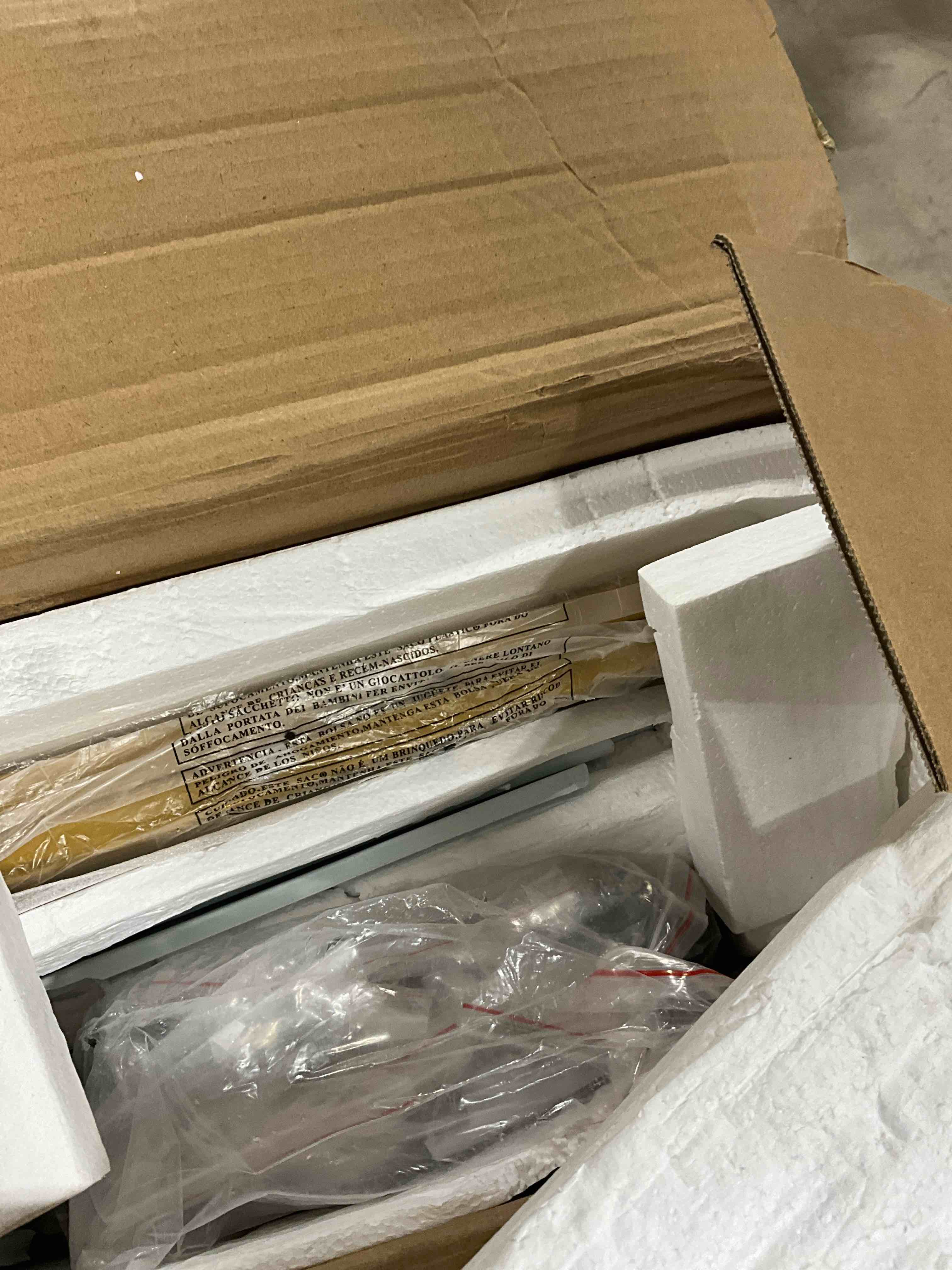 https://s3.amazonaws.com/lotting-images-prod/bidfta/YEL6177847_1728480073544.jpeg