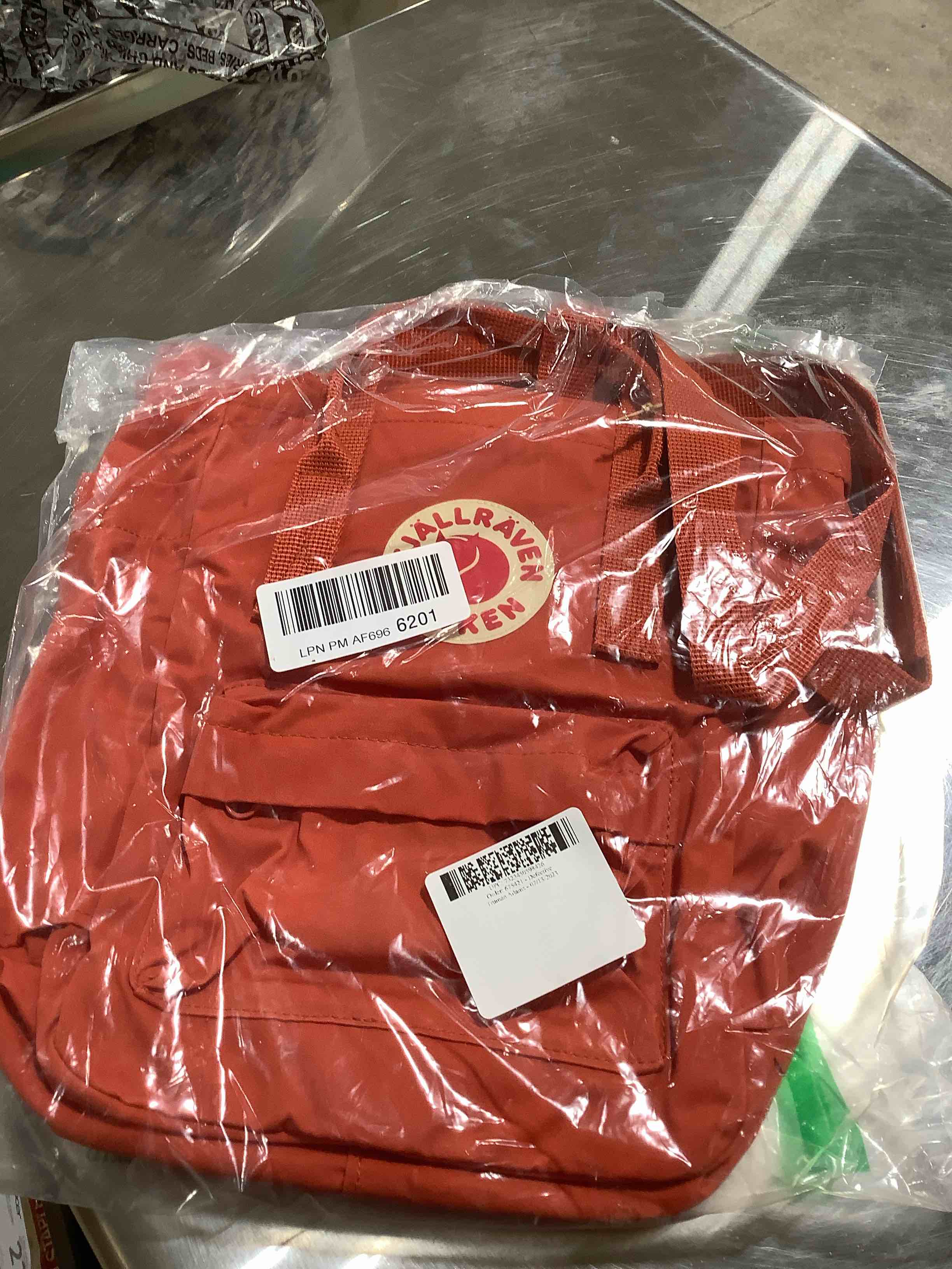 https://s3.amazonaws.com/lotting-images-prod/bidfta/YEL6180931_1721672283407.jpeg