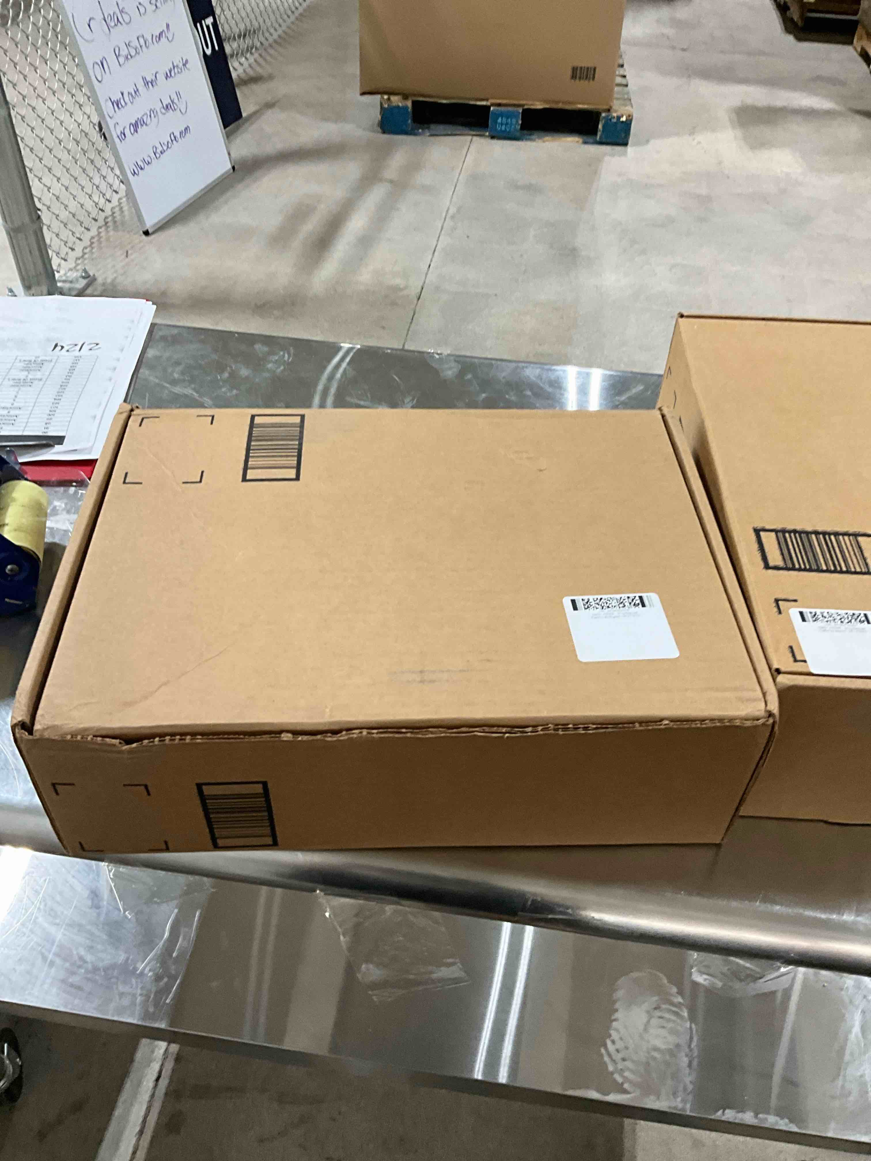 https://s3.amazonaws.com/lotting-images-prod/bidfta/YEL6180963_1721840882233.jpeg