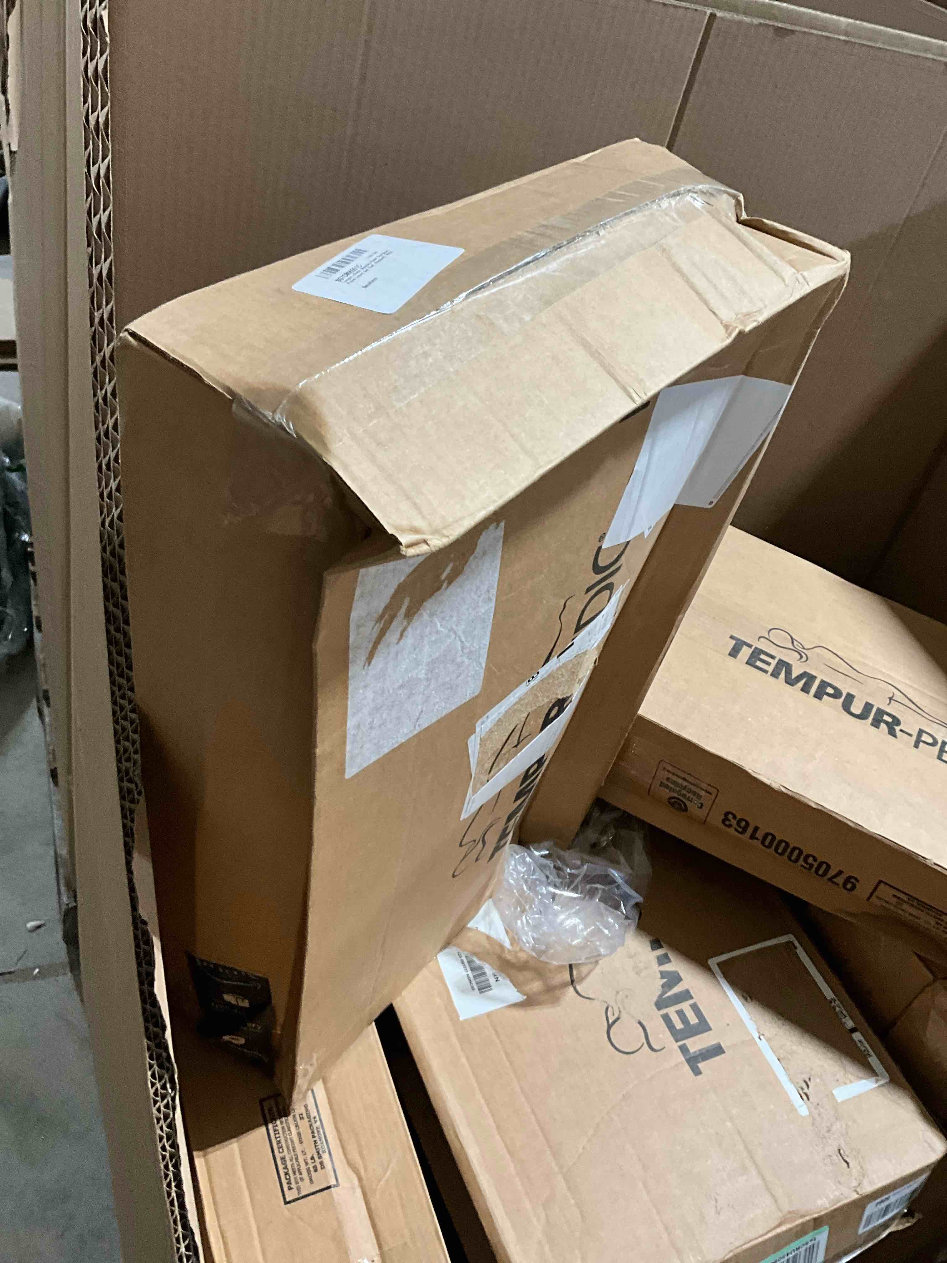https://s3.amazonaws.com/lotting-images-prod/bidfta/YEL6181714_1727459104761.jpeg
