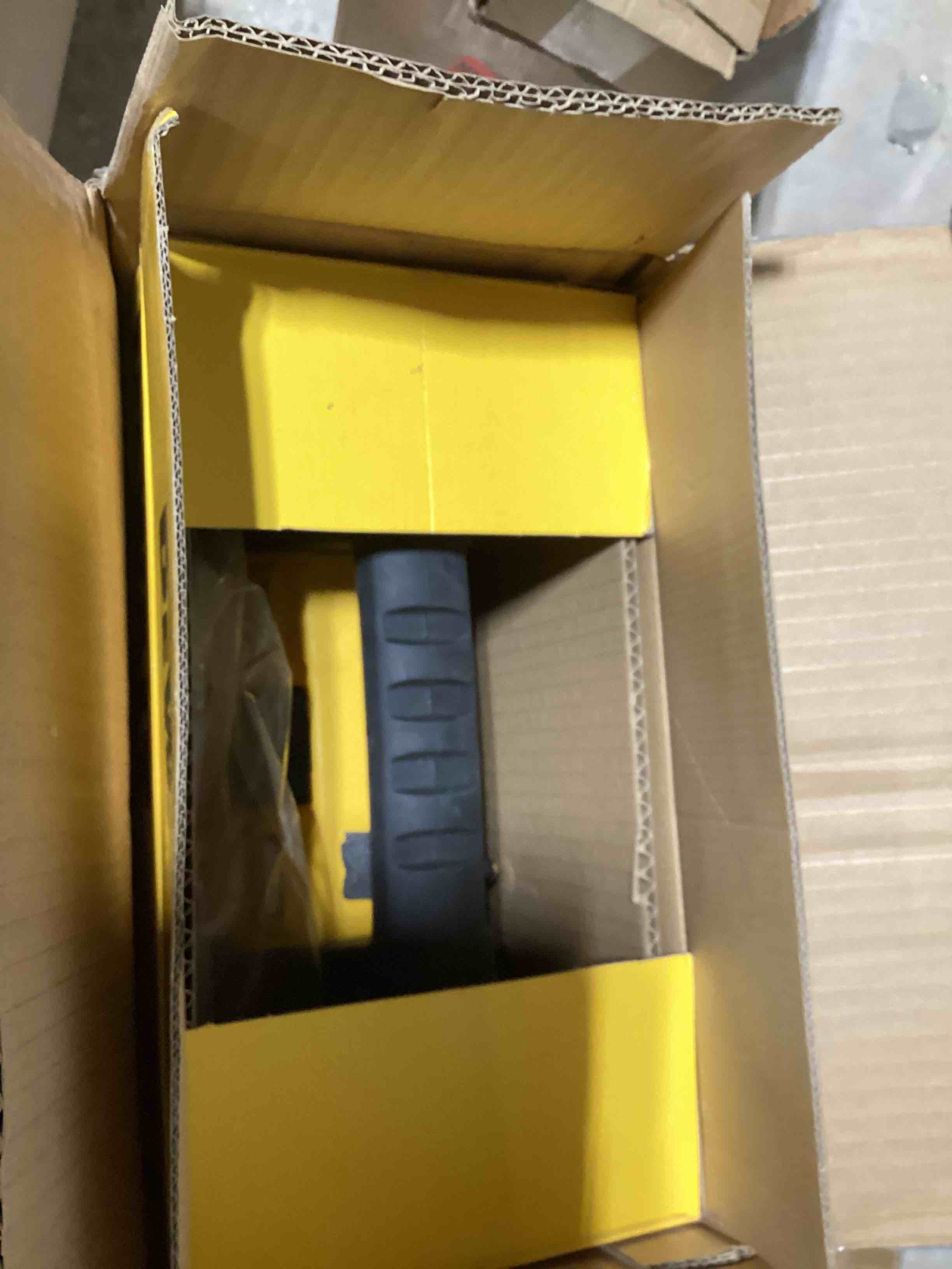 https://s3.amazonaws.com/lotting-images-prod/bidfta/YEL6181914_1727903739391.jpeg