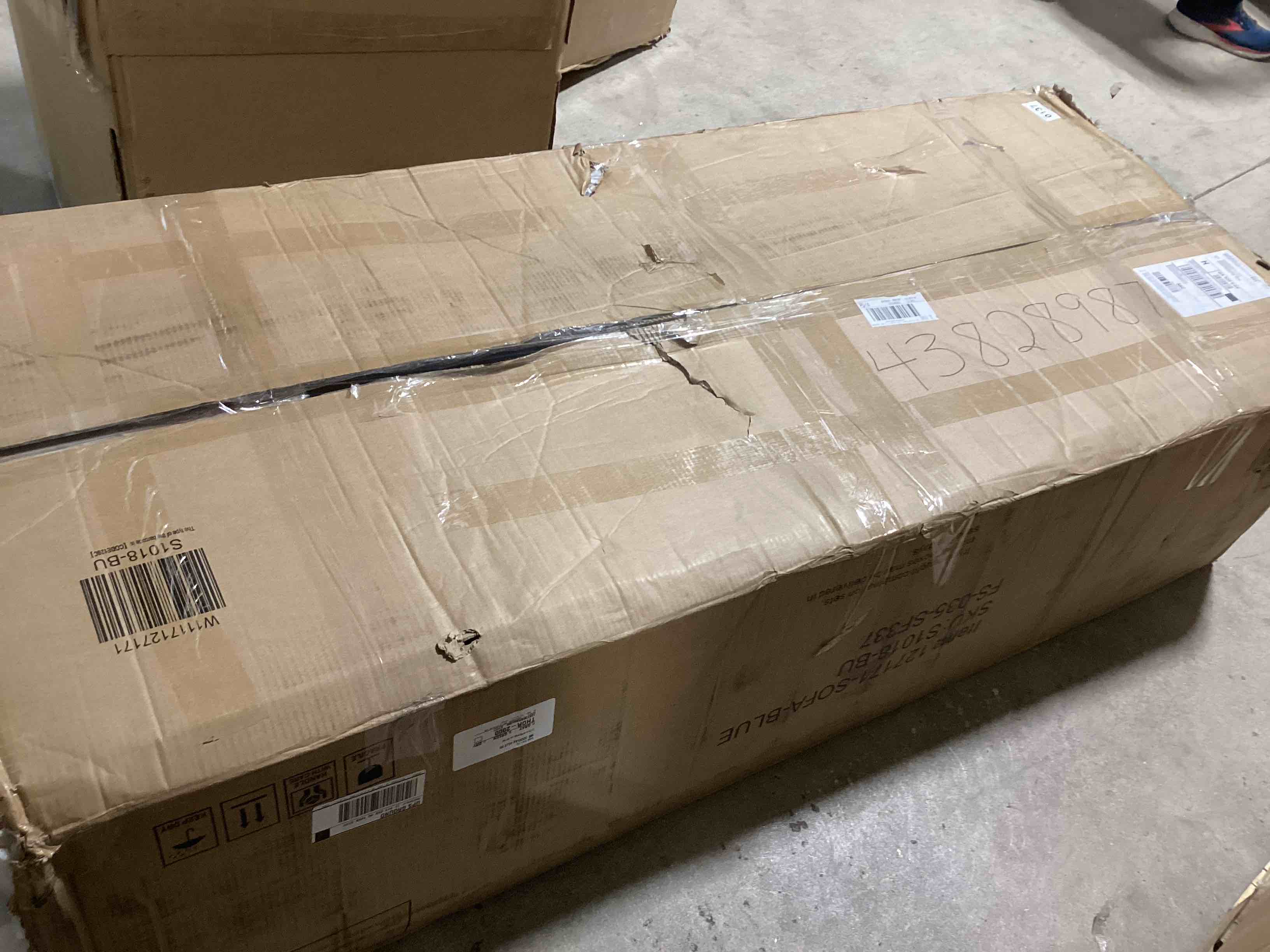 https://s3.amazonaws.com/lotting-images-prod/bidfta/YEL6183339_1730753955337.jpeg