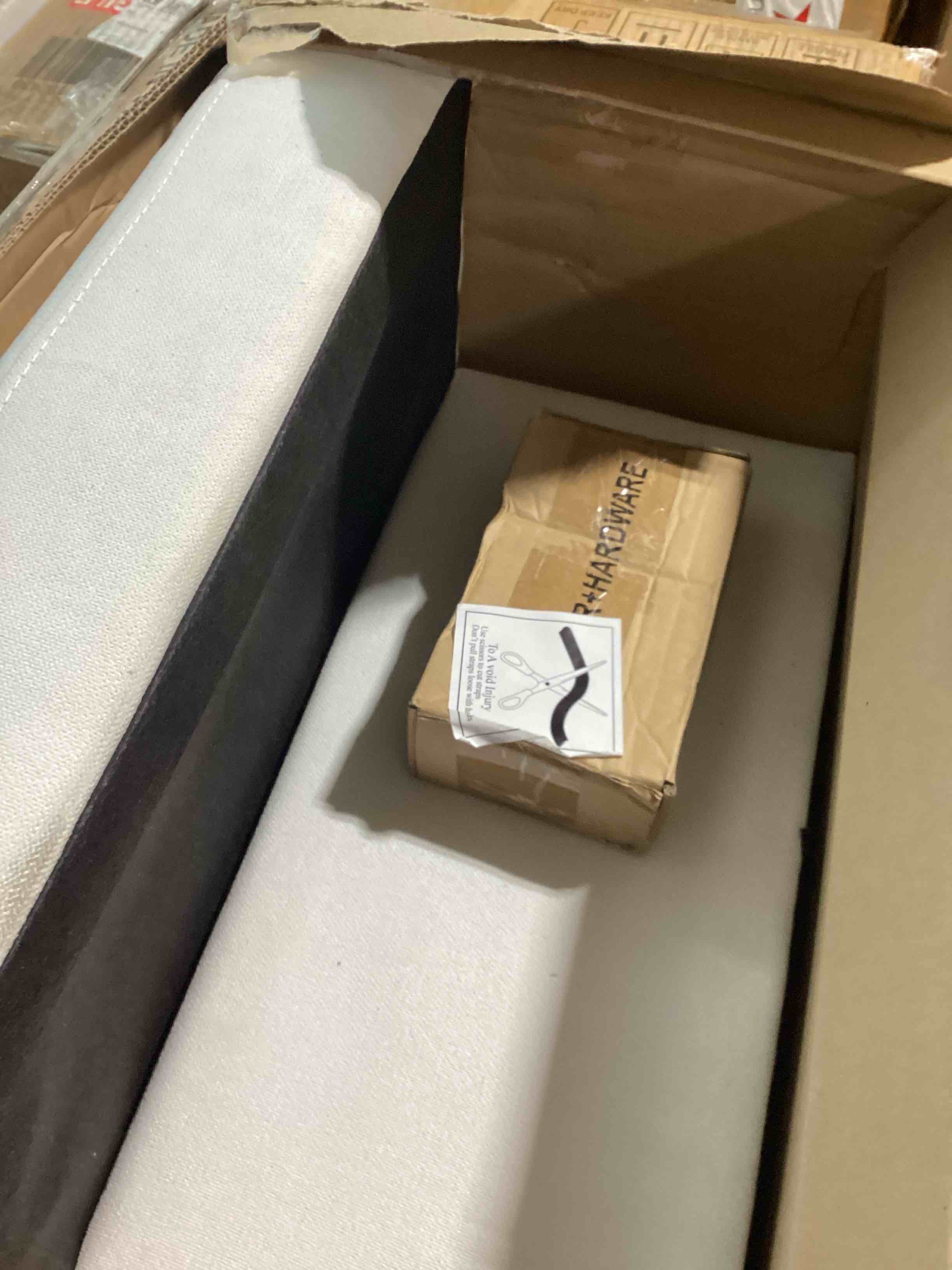 https://s3.amazonaws.com/lotting-images-prod/bidfta/YEL6183344_1730754561063.jpeg