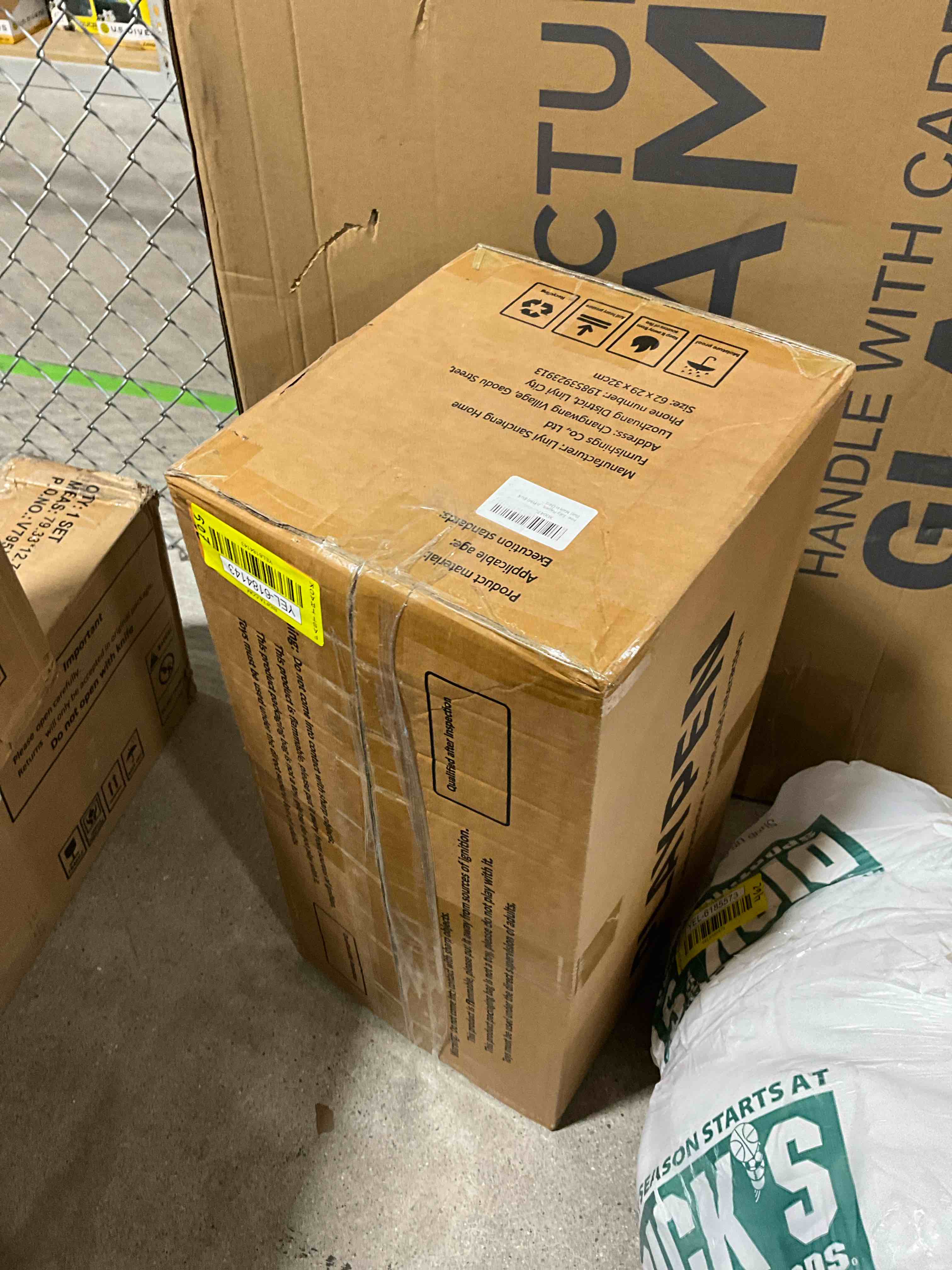https://s3.amazonaws.com/lotting-images-prod/bidfta/YEL6184143_1729775736966.jpeg