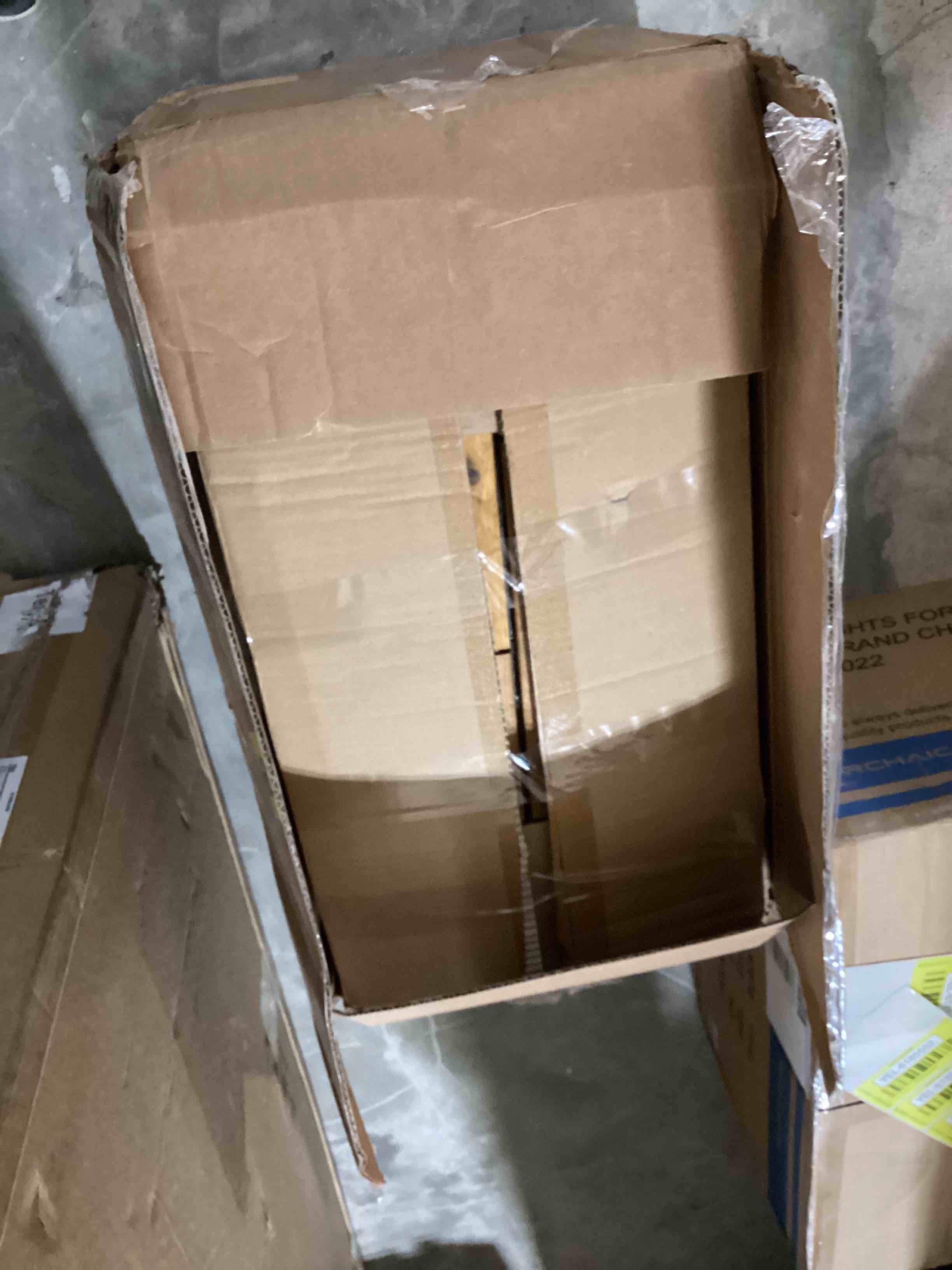 https://s3.amazonaws.com/lotting-images-prod/bidfta/YEL6185552_1728594738323.jpeg