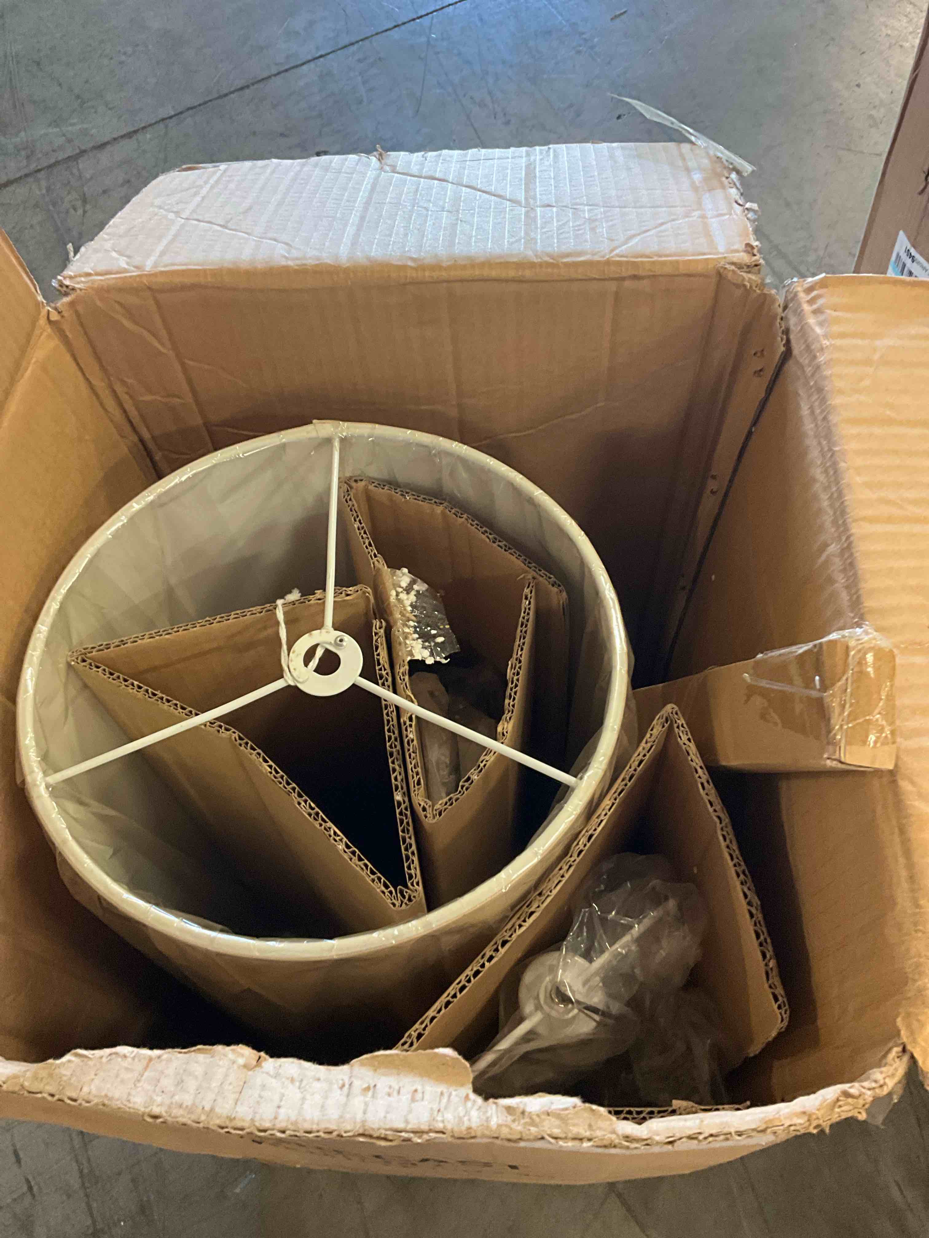 https://s3.amazonaws.com/lotting-images-prod/bidfta/YEL6189423_1717701365540.jpeg