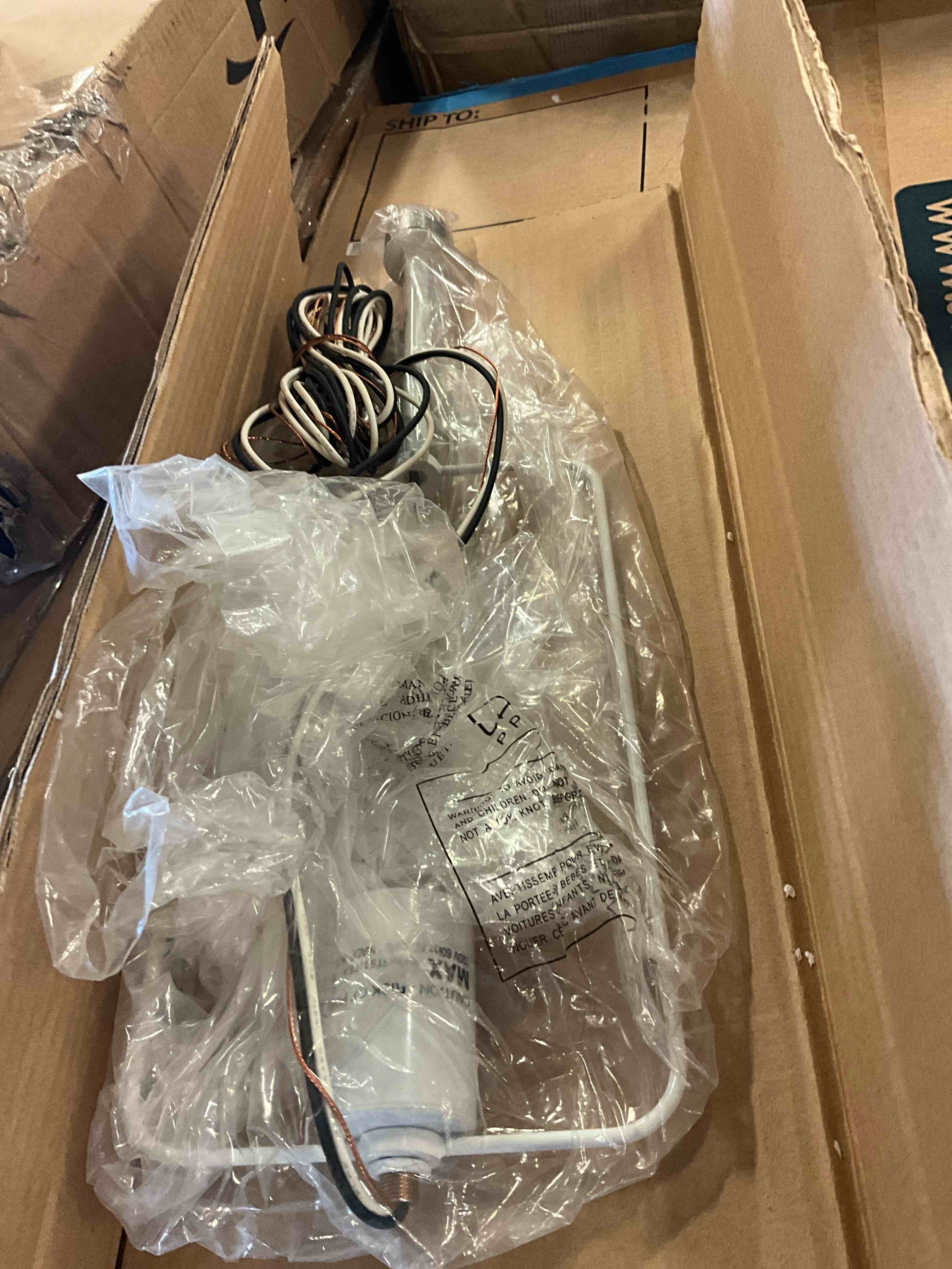 https://s3.amazonaws.com/lotting-images-prod/bidfta/YEL6189423_1717701386348.jpeg