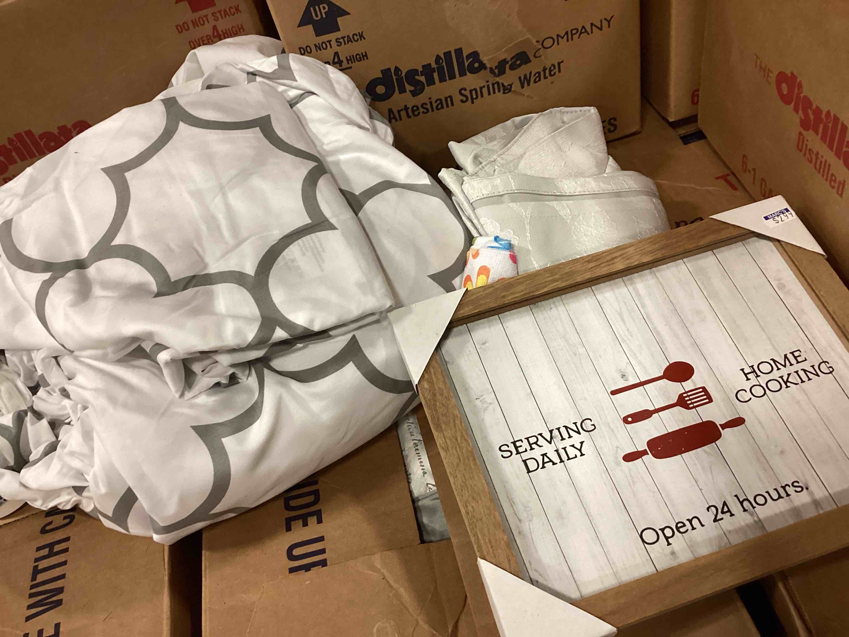 ASSORTED ITEMS: SHEETS, CABLE, SOLAR GARDEN LIGHTS AND MUCH MORE