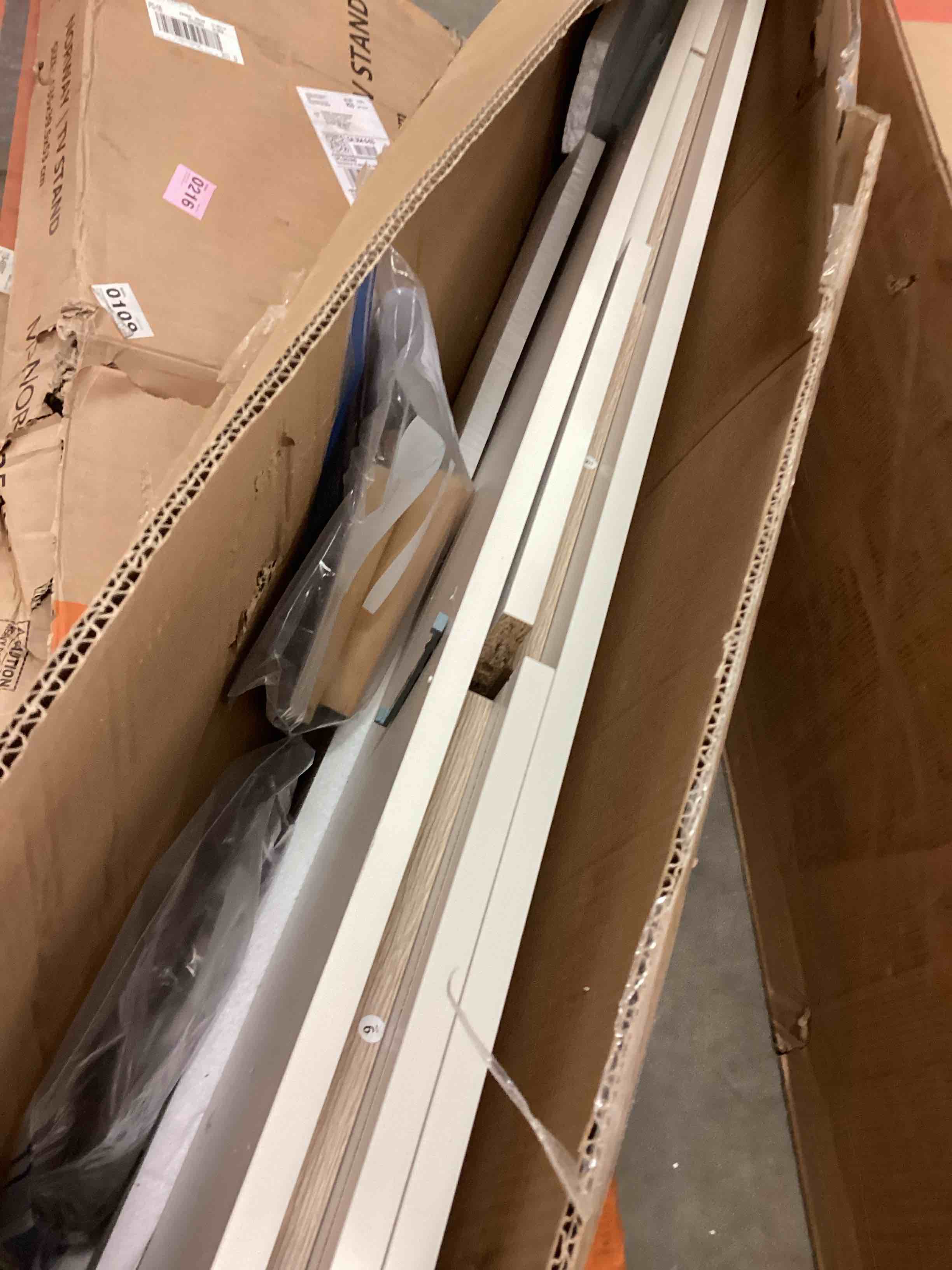 https://s3.amazonaws.com/lotting-images-prod/bidfta/YEL6199359_1718109331388.jpeg