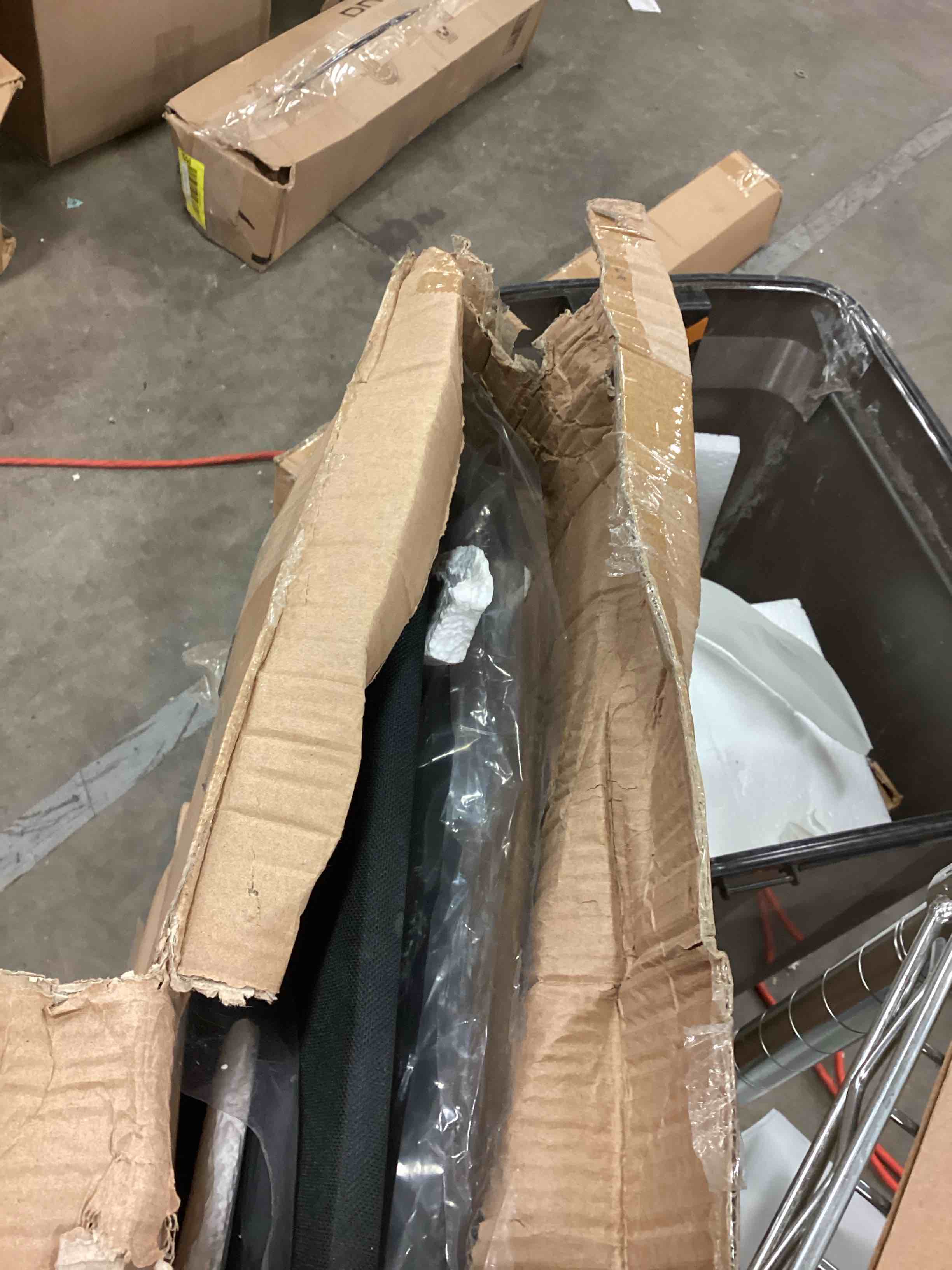 https://s3.amazonaws.com/lotting-images-prod/bidfta/YEL6199406_1718130278910.jpeg