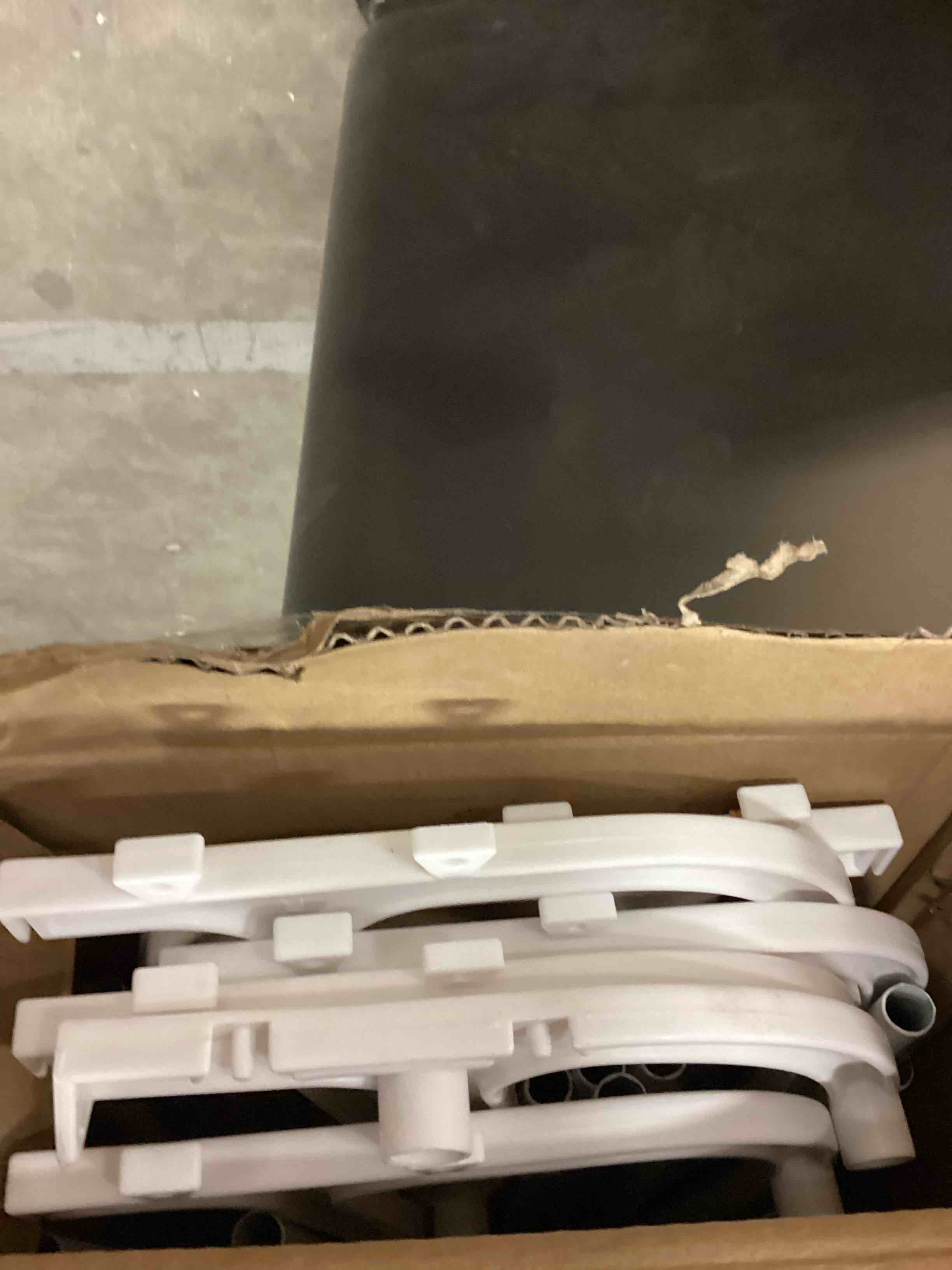 https://s3.amazonaws.com/lotting-images-prod/bidfta/YEL6199413_1718131783238.jpeg
