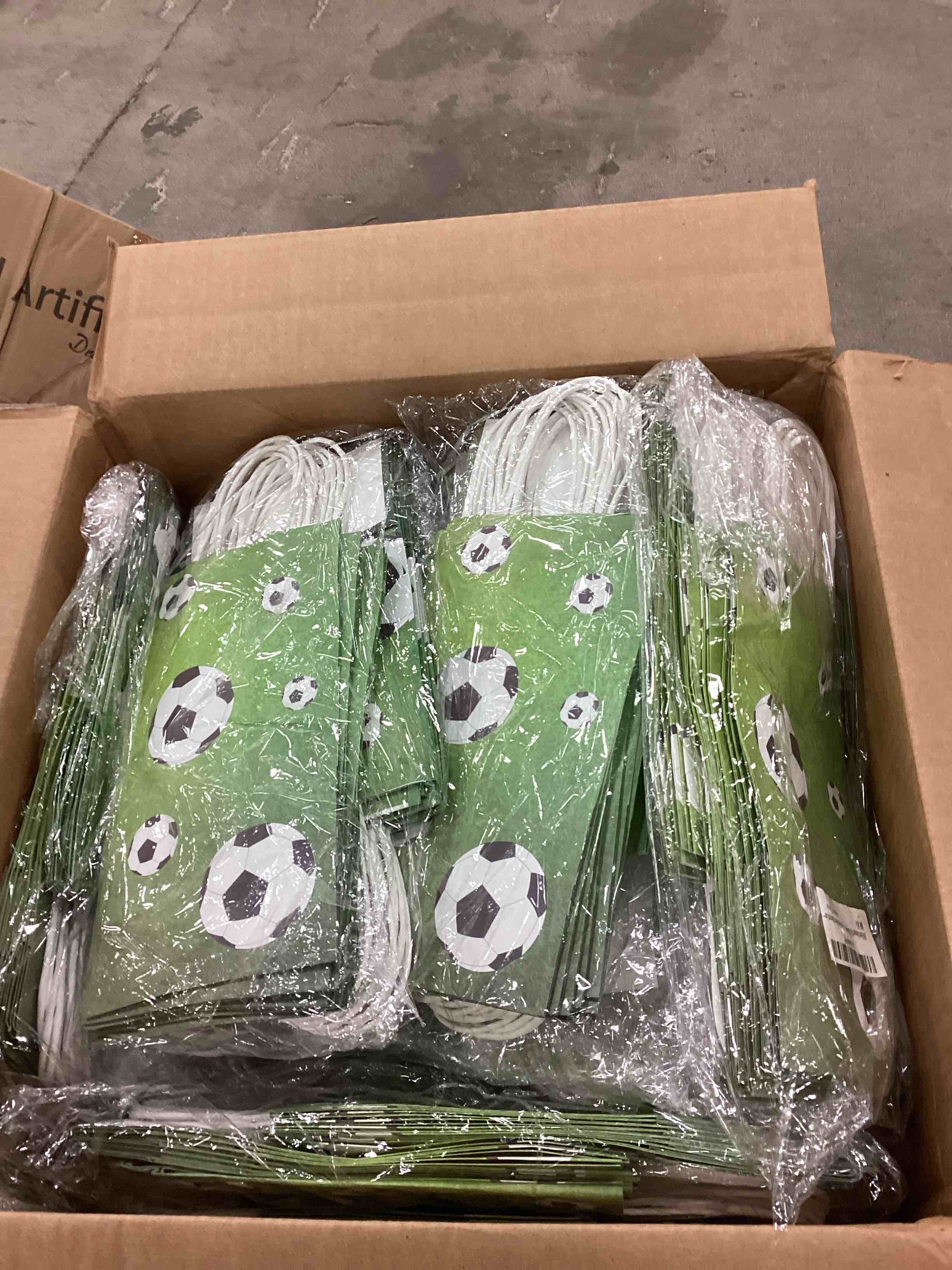 https://s3.amazonaws.com/lotting-images-prod/bidfta/YEL6199430_1718136454671.jpeg