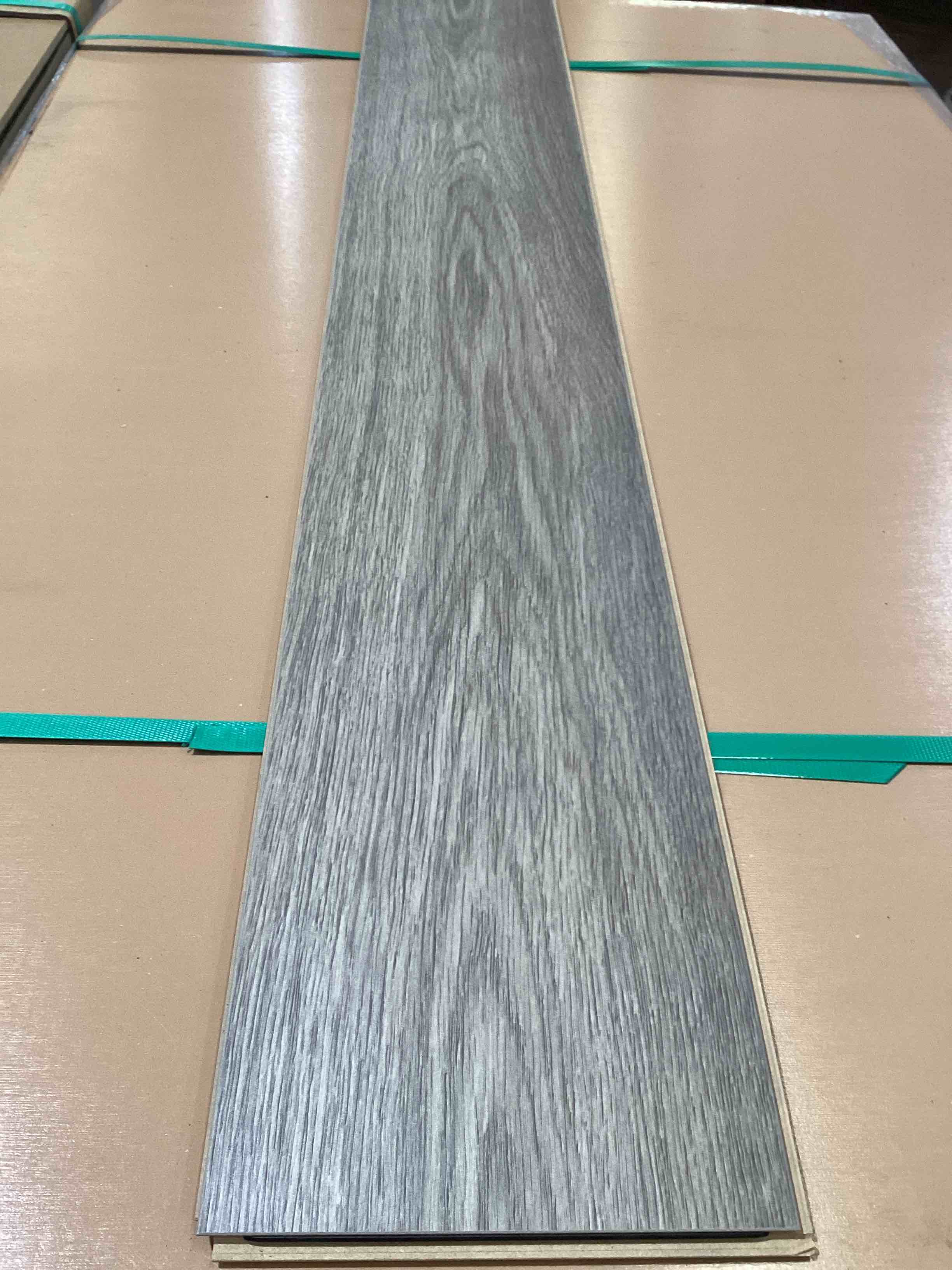 Laminate Wood Flooring (22.66 sq ft/ Box) 56 Boxes = 1268.98 Sq Ft 