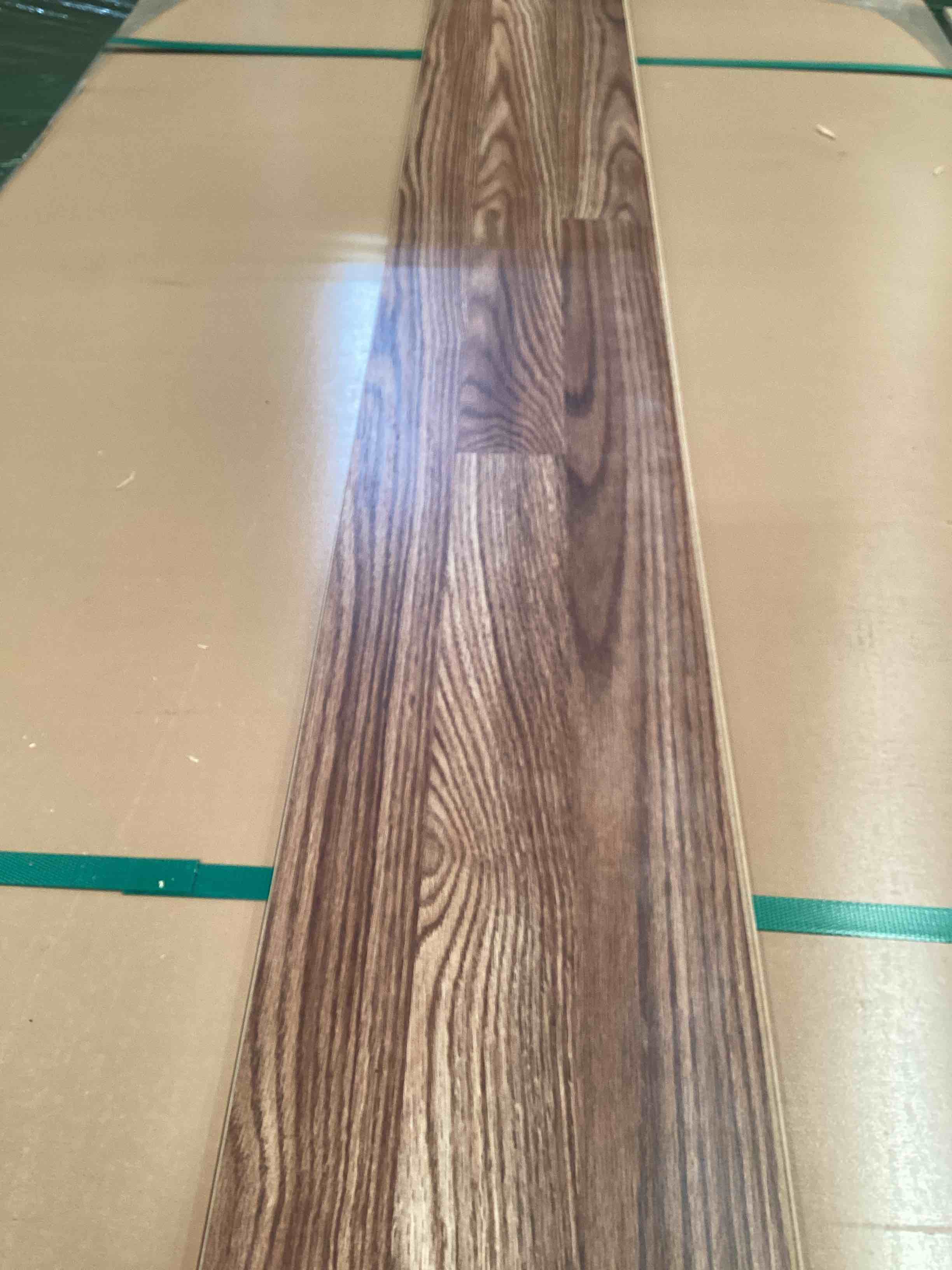 Laminate Wood Flooring (22.66 sq ft/ Box) 56 Boxes = 1268.98 Sq Ft 