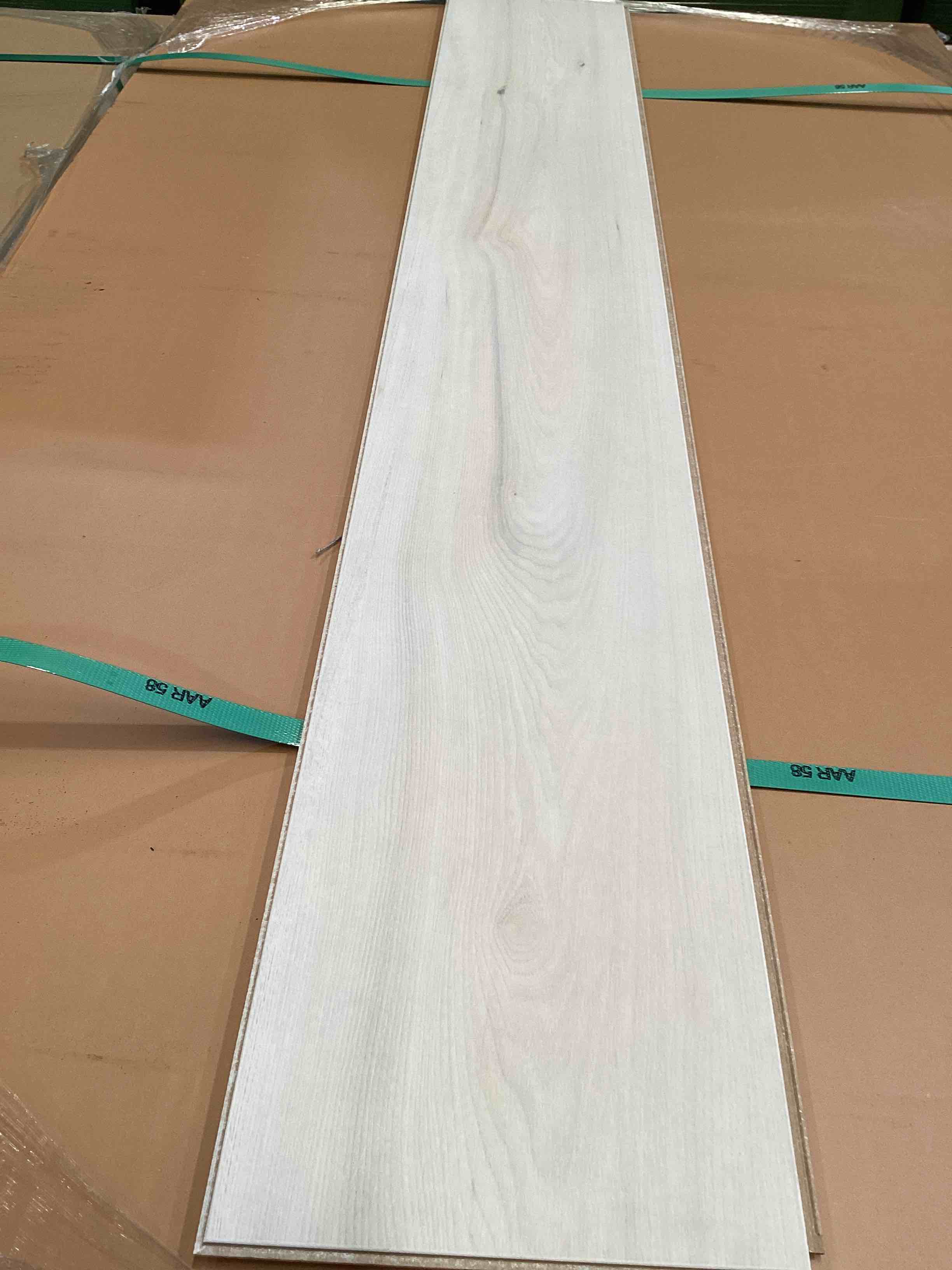 Laminate Wood Flooring (22.66 sq ft/ Box) 56 Boxes = 1268.98 Sq Ft 