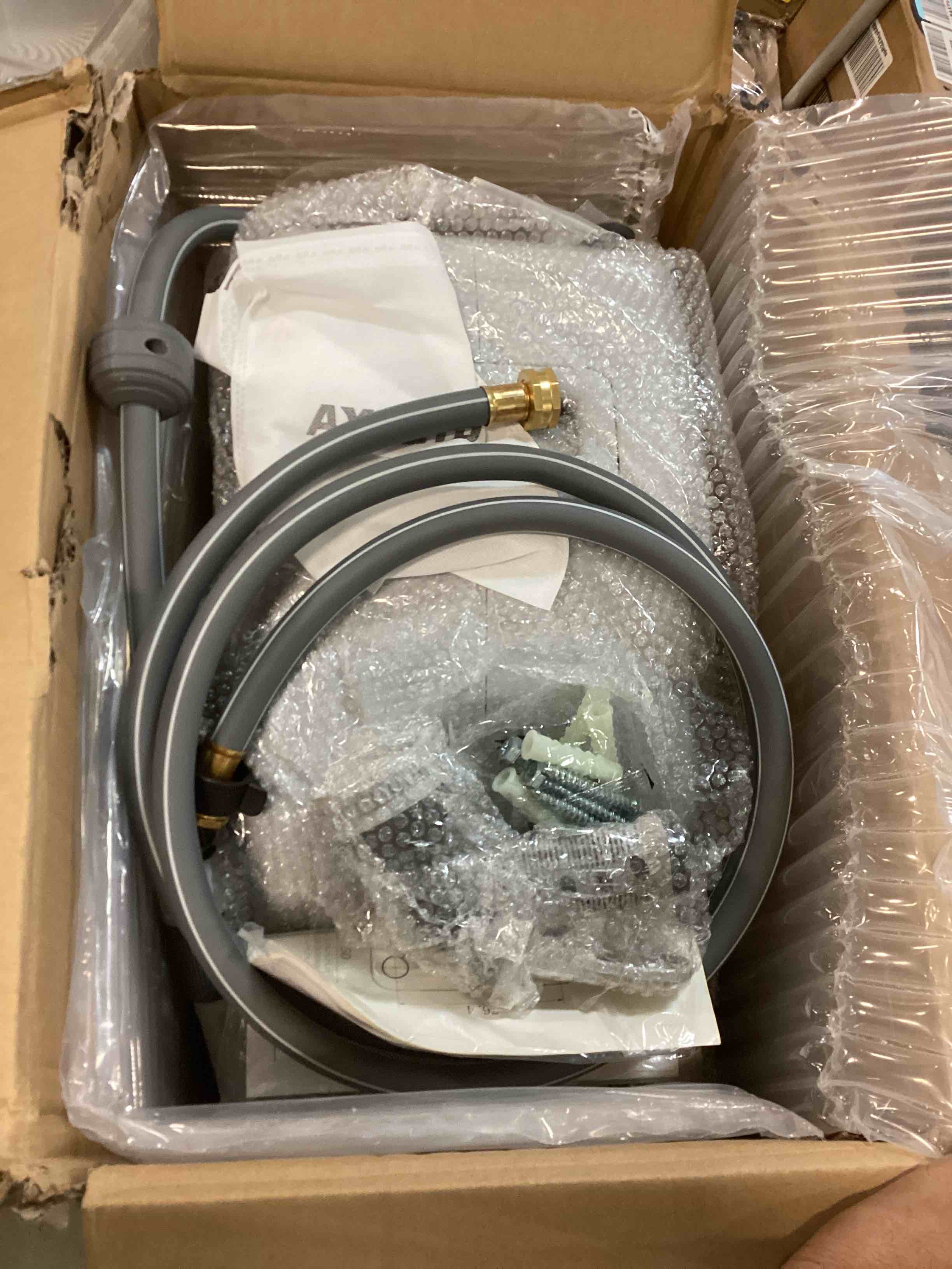 https://s3.amazonaws.com/lotting-images-prod/bidfta/YEL6211960_1713360873853.jpeg