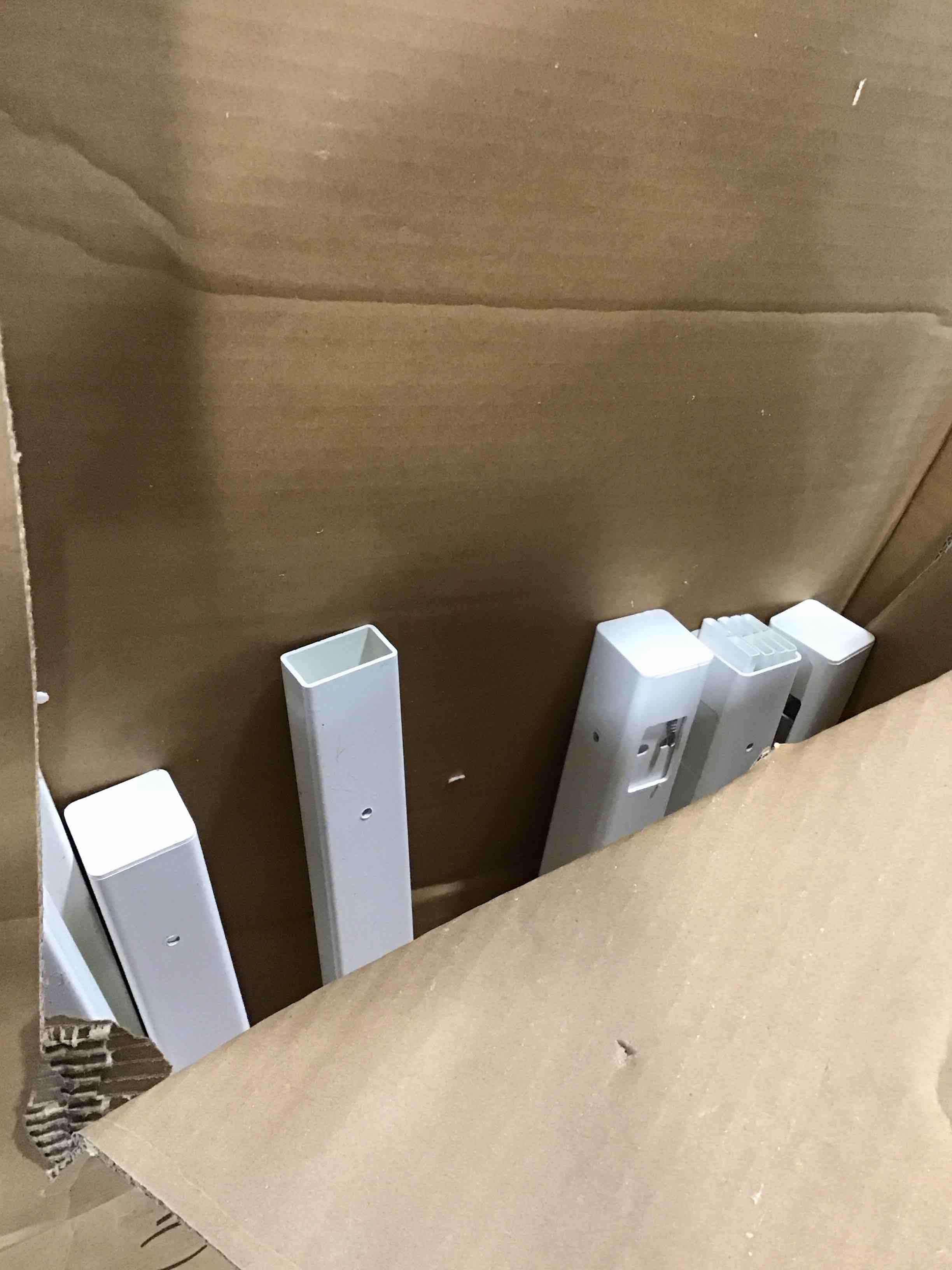 https://s3.amazonaws.com/lotting-images-prod/bidfta/YEL6212792_1713811502059.jpeg