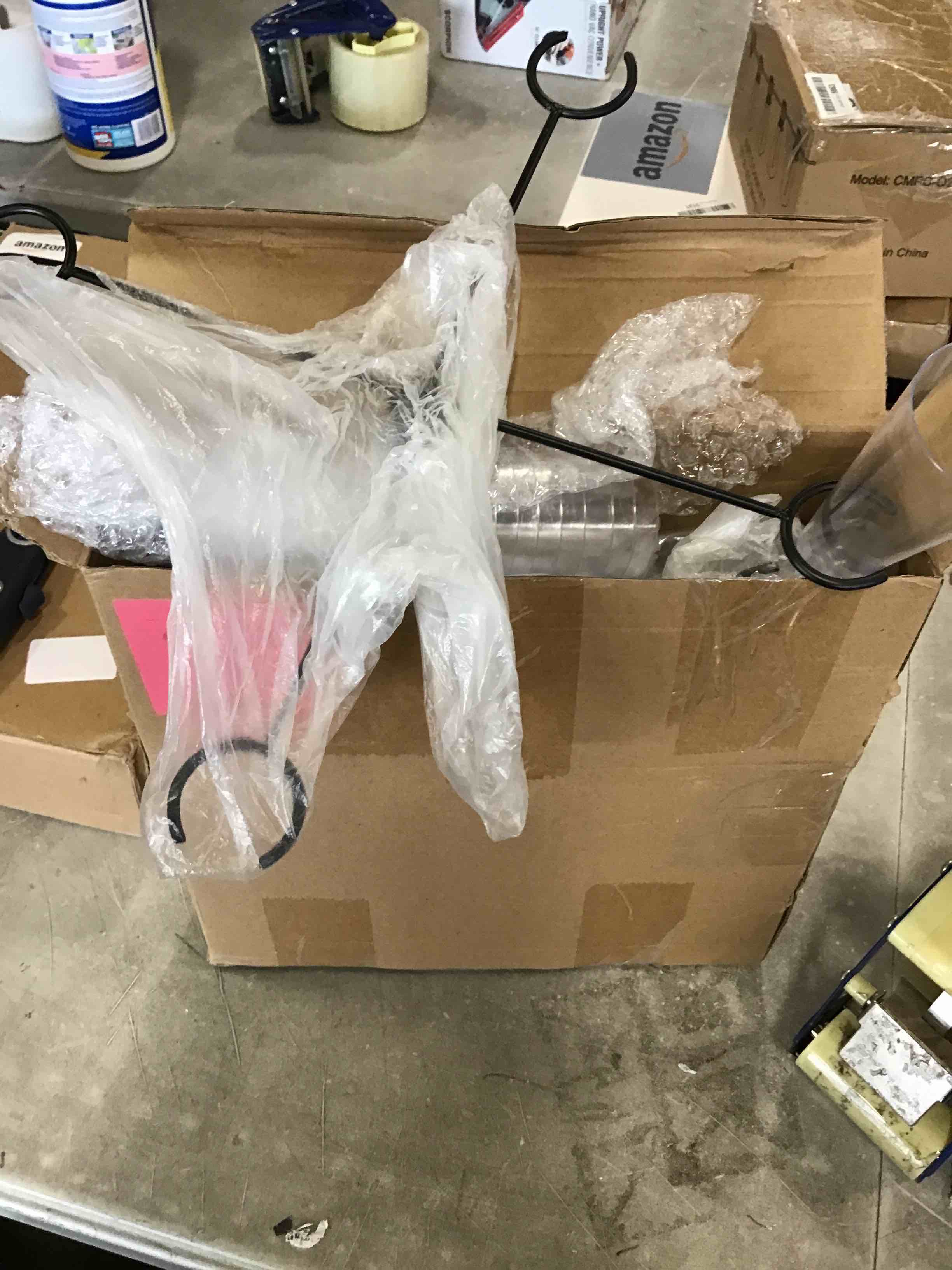 https://s3.amazonaws.com/lotting-images-prod/bidfta/YEL6214001_1721048263223.jpeg