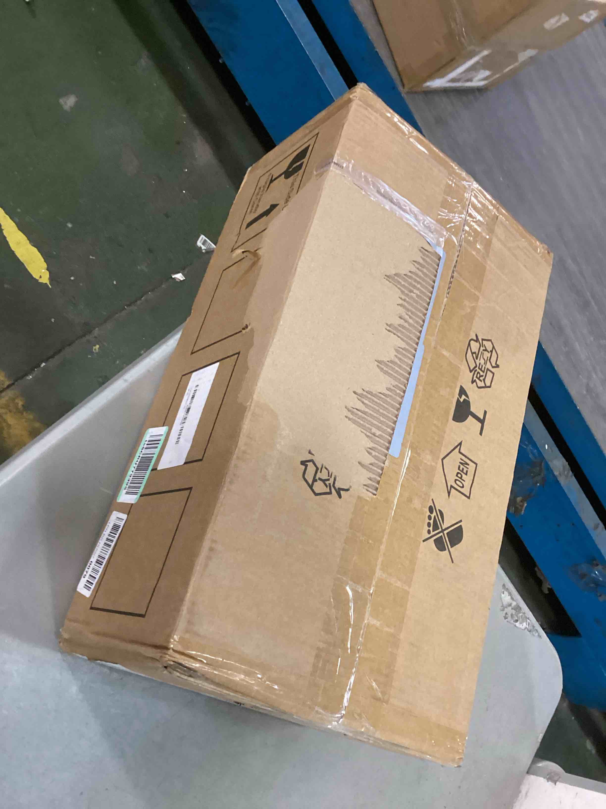 https://s3.amazonaws.com/lotting-images-prod/bidfta/YEL6215150_1713876187182.jpeg