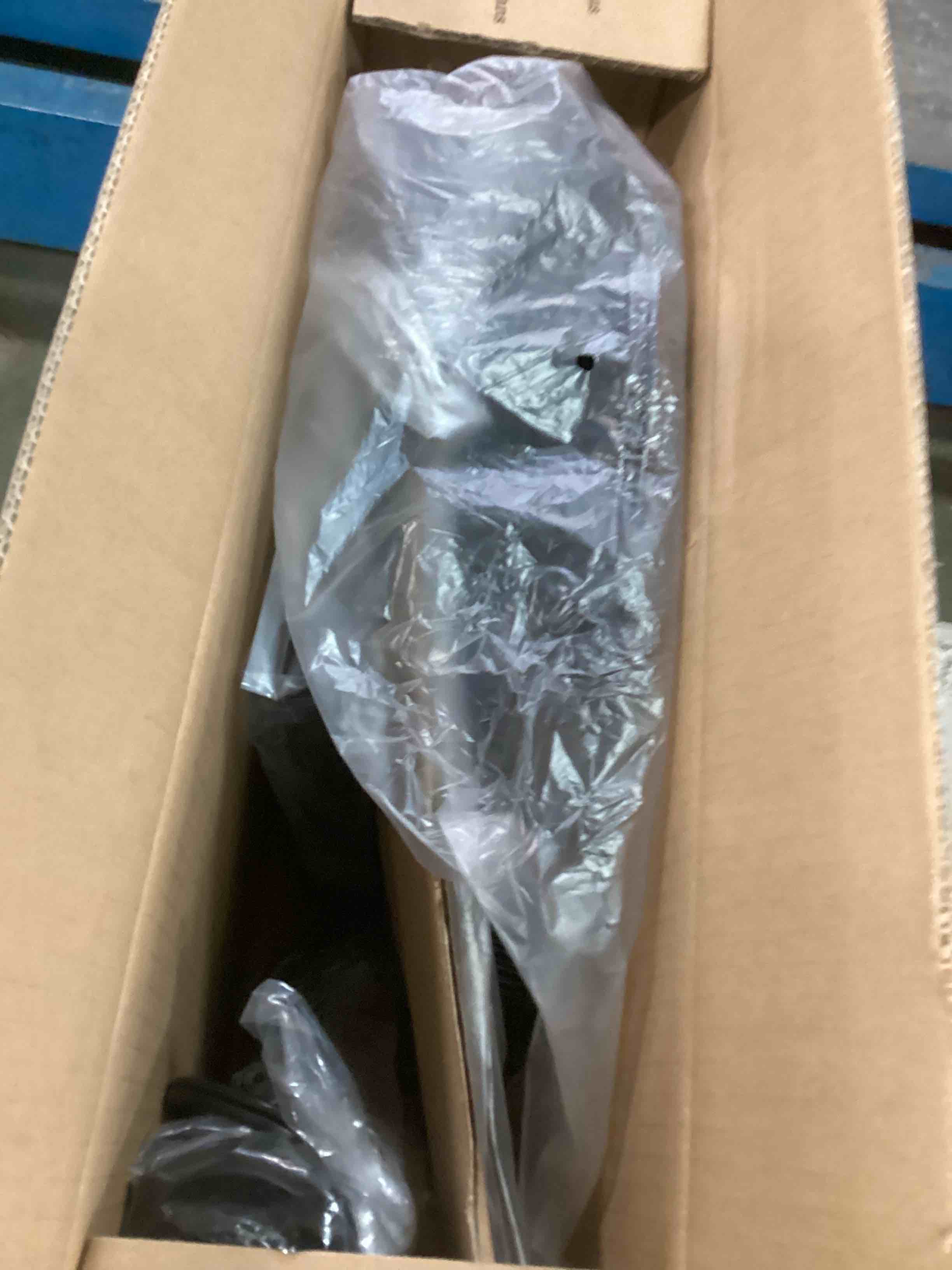 https://s3.amazonaws.com/lotting-images-prod/bidfta/YEL6215165_1713877437629.jpeg
