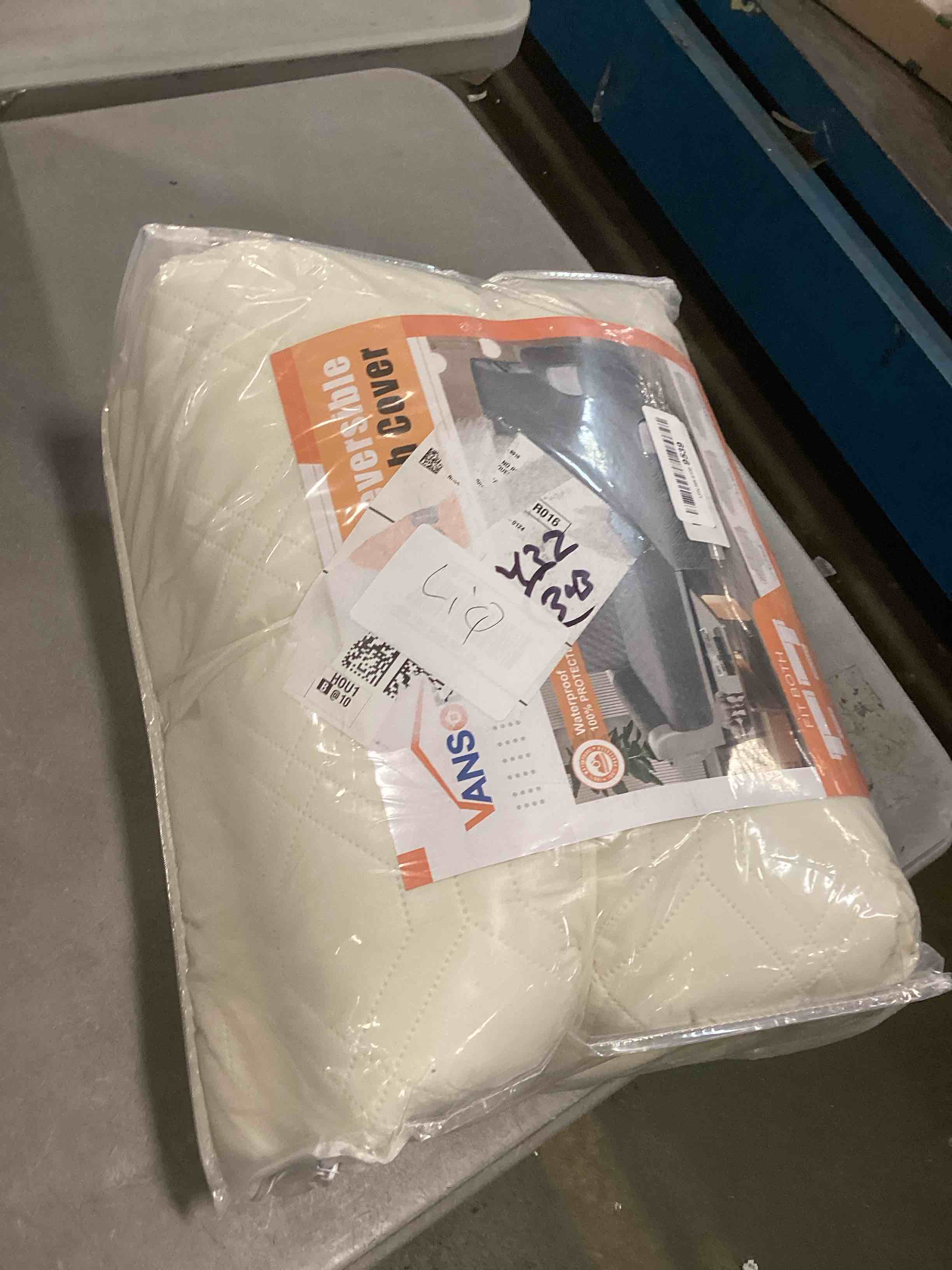 https://s3.amazonaws.com/lotting-images-prod/bidfta/YEL6216002_1714141745198.jpeg