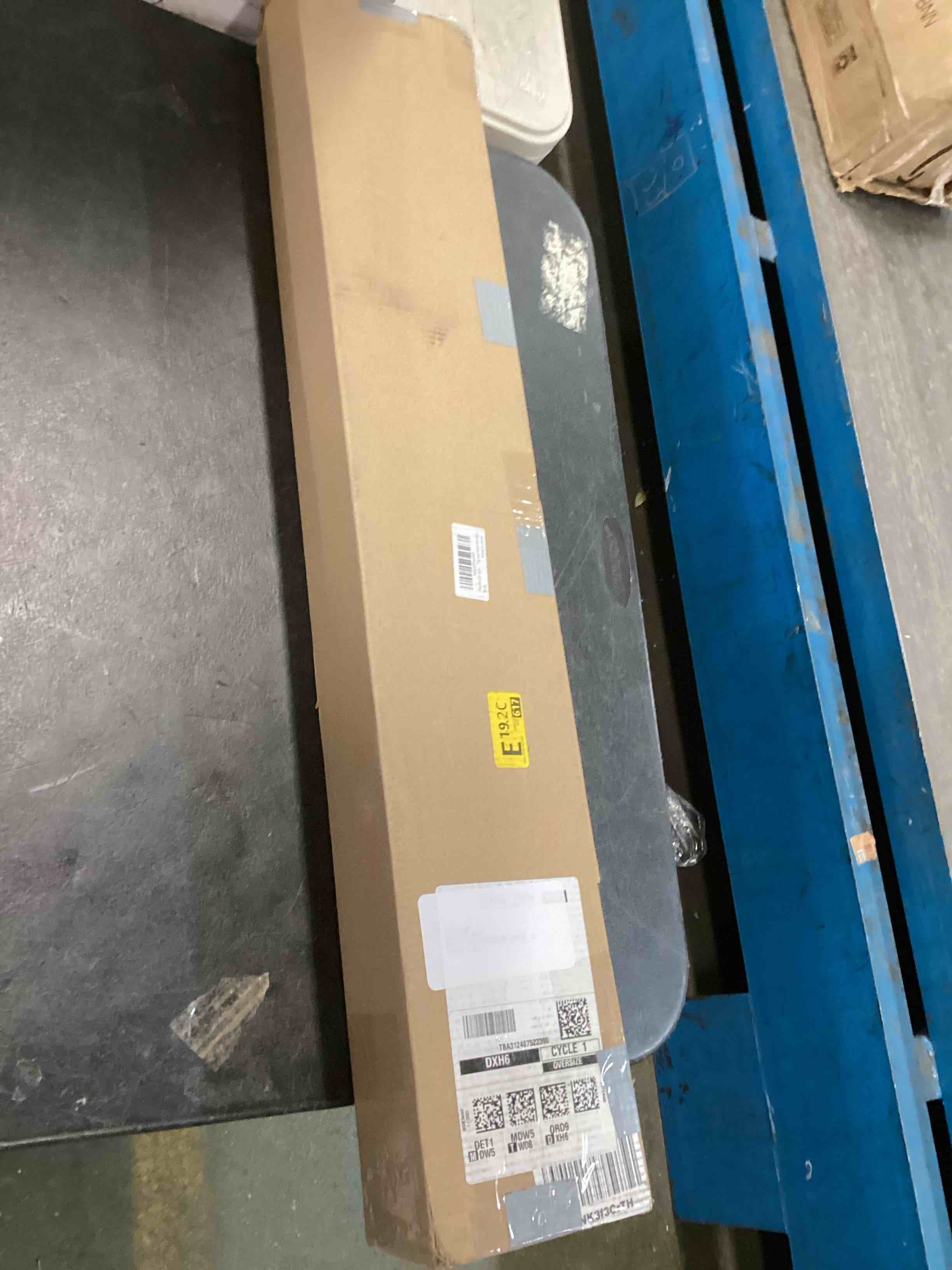 https://s3.amazonaws.com/lotting-images-prod/bidfta/YEL6219007_1713808974674.jpeg