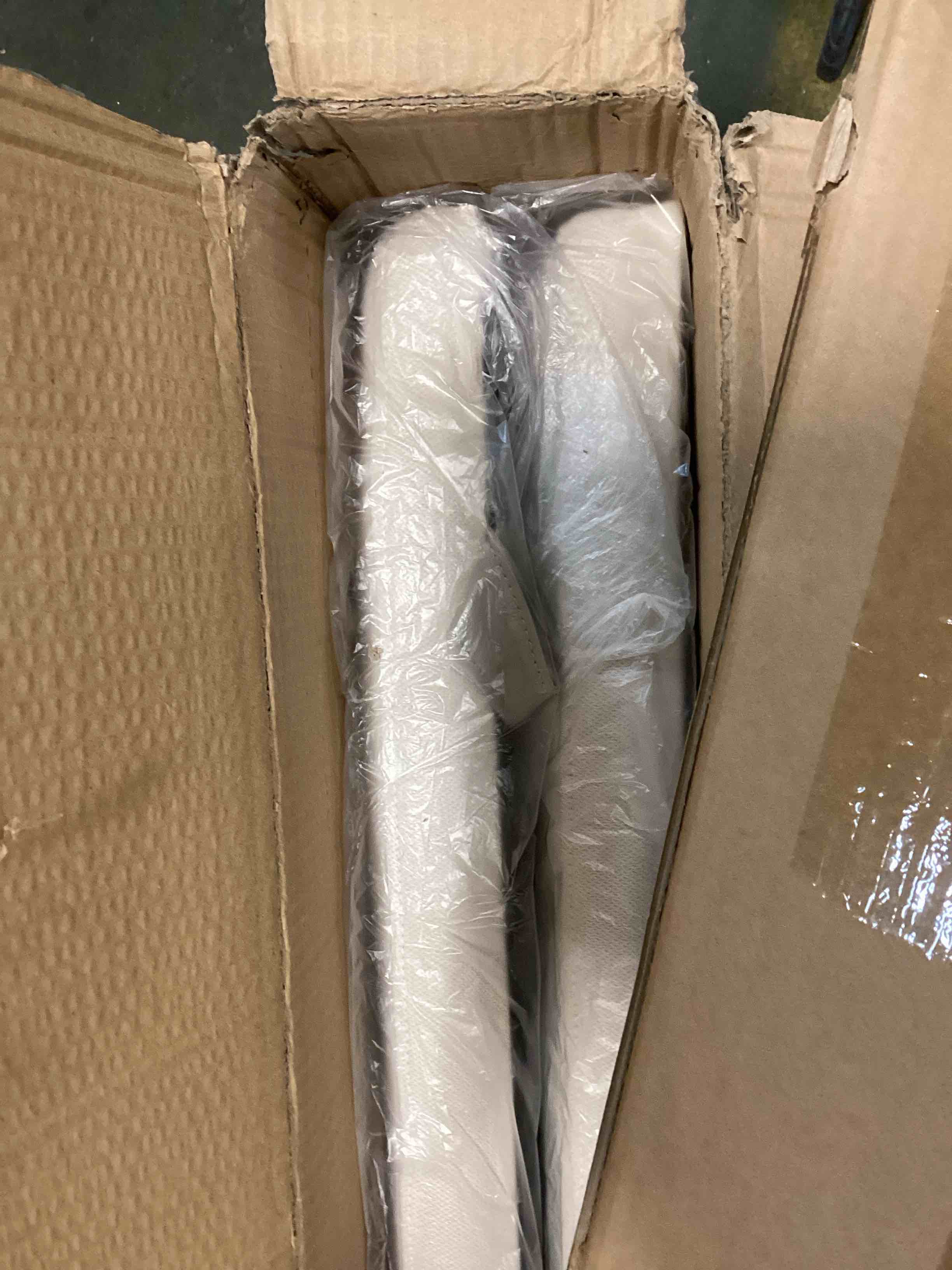 https://s3.amazonaws.com/lotting-images-prod/bidfta/YEL6219151_1713878453863.jpeg