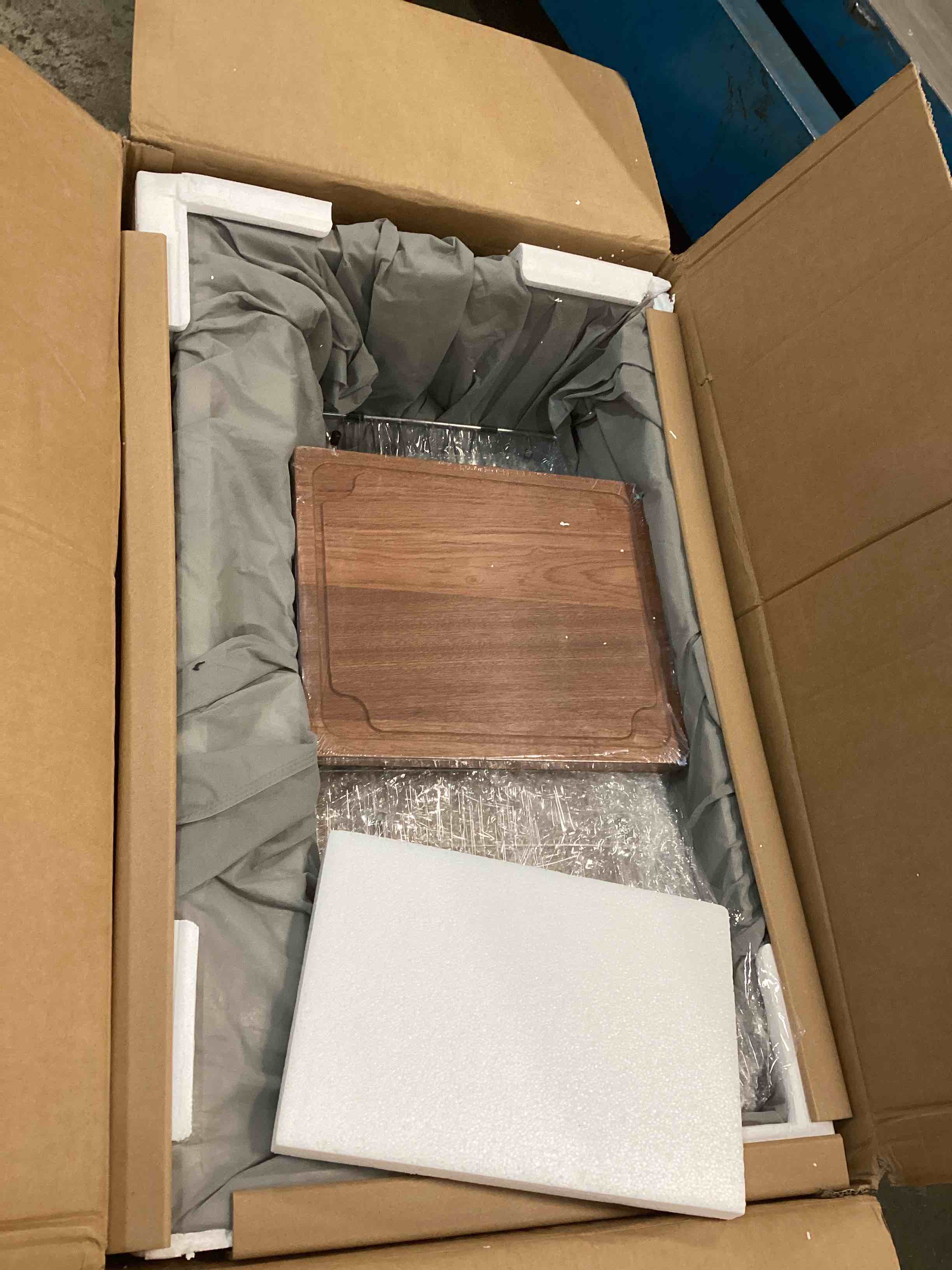 https://s3.amazonaws.com/lotting-images-prod/bidfta/YEL6221098_1713451912348.jpeg