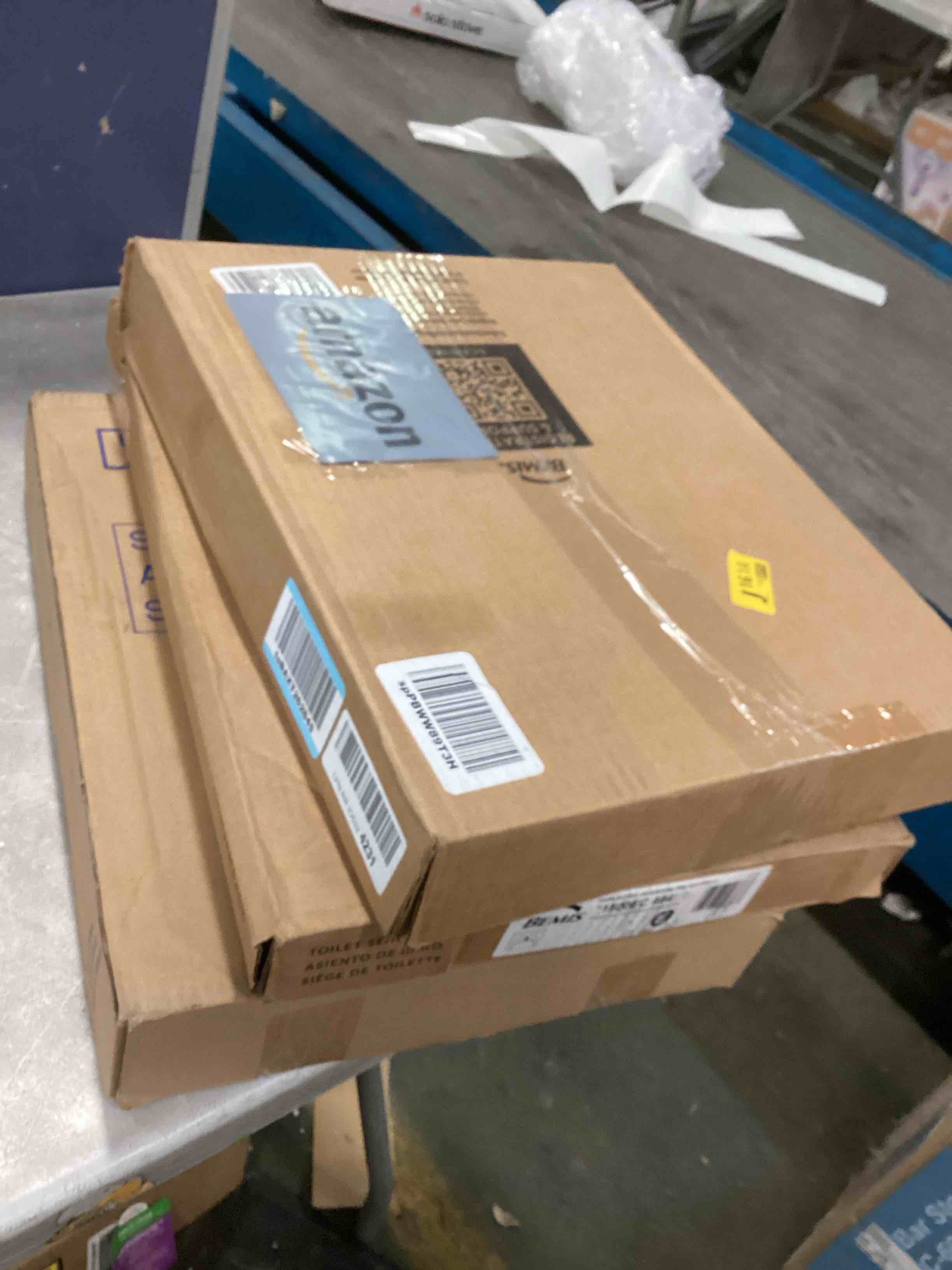 Assortment of Round Bowl Seats, fits all round toilets, different styles and different sizes, from different brands,