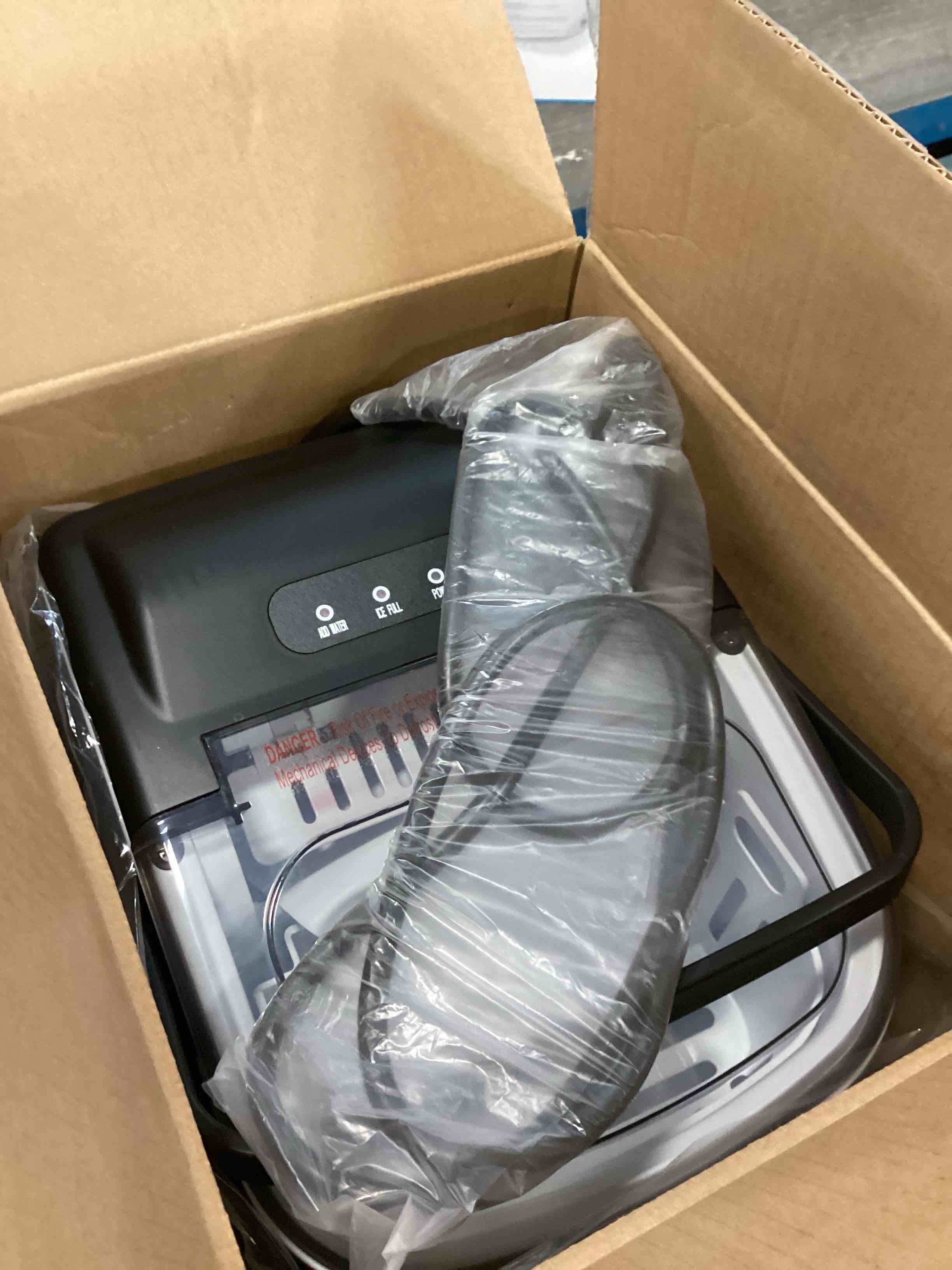 https://s3.amazonaws.com/lotting-images-prod/bidfta/YEL6222814_1713461948707.jpeg