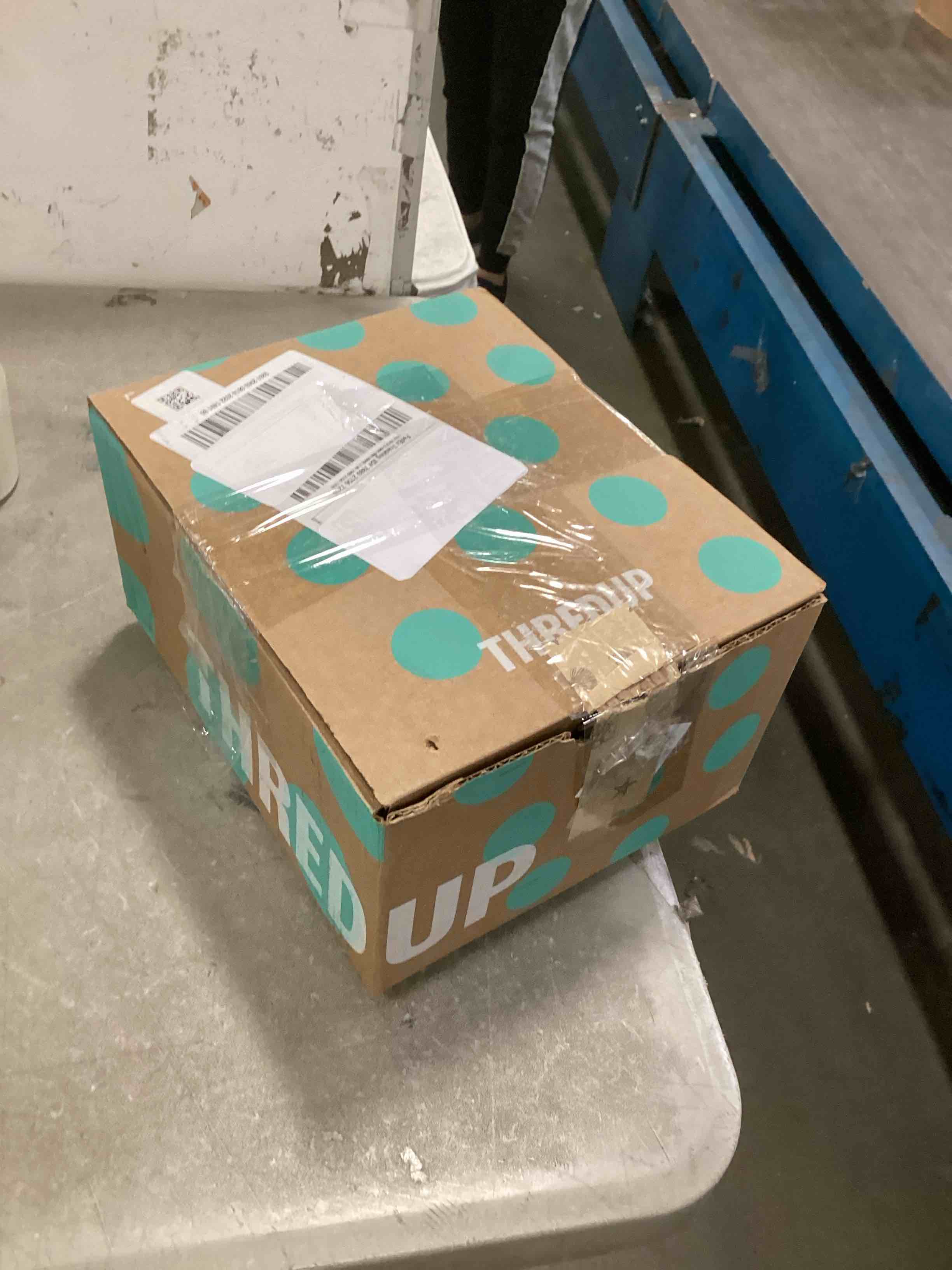 https://s3.amazonaws.com/lotting-images-prod/bidfta/YEL6223400_1713885537527.jpeg
