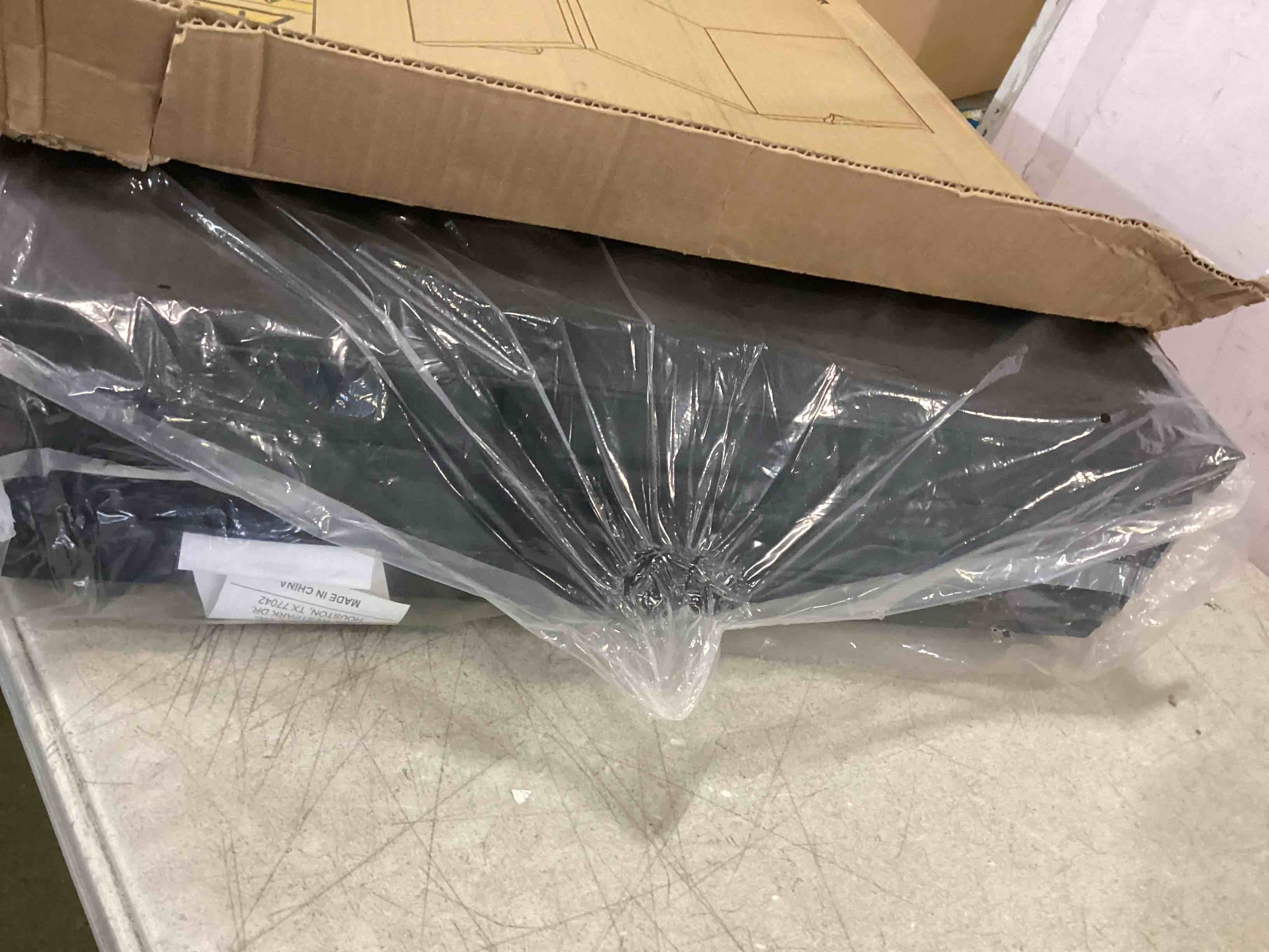 https://s3.amazonaws.com/lotting-images-prod/bidfta/YEL6223675_1713966389280.jpeg