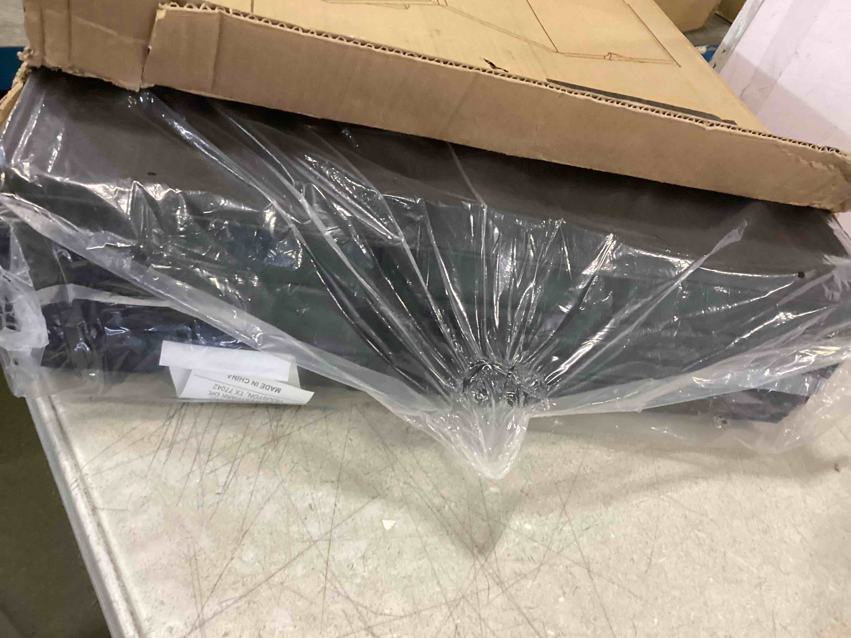 https://s3.amazonaws.com/lotting-images-prod/bidfta/YEL6223675_1713966390112.jpeg