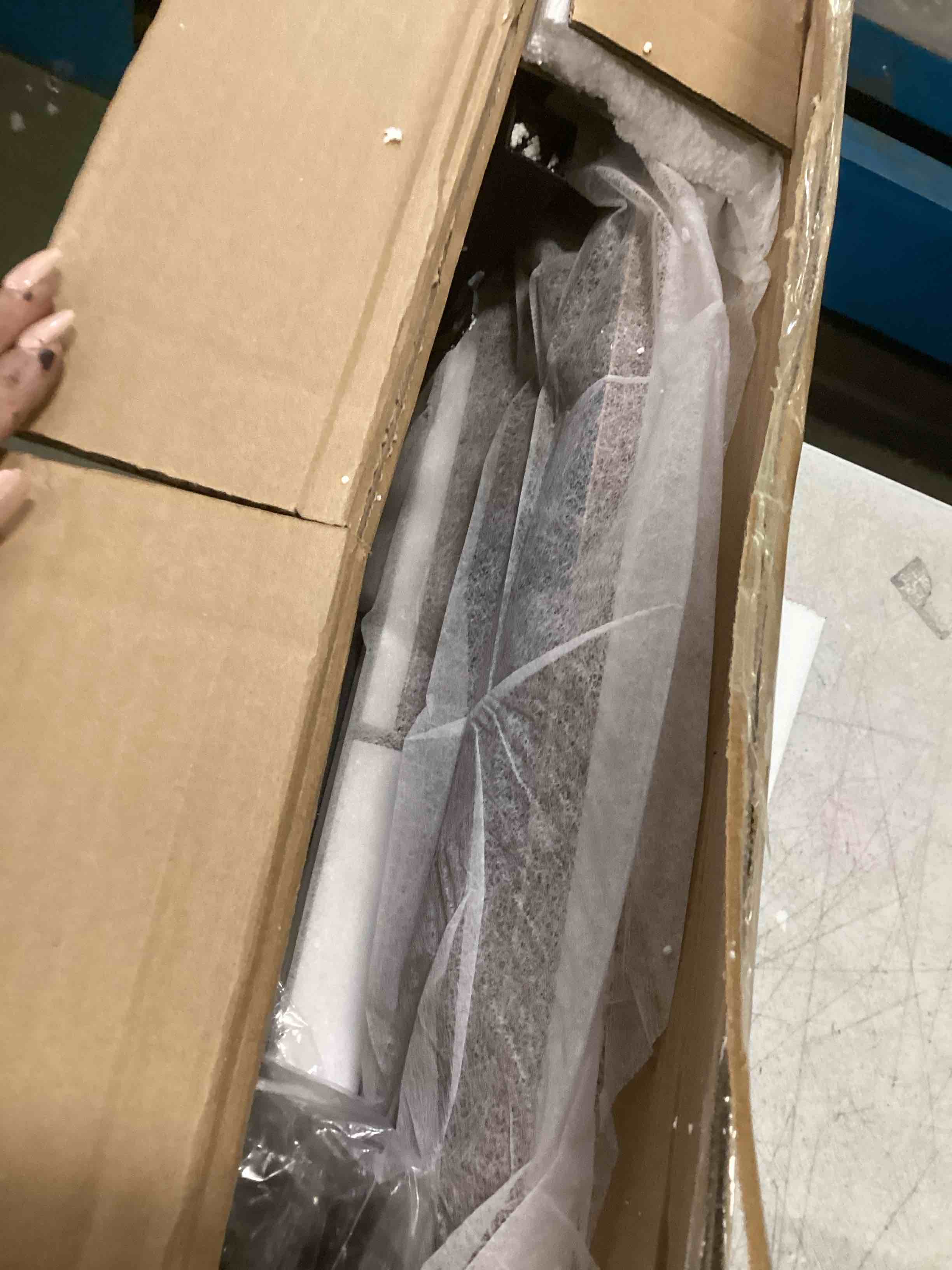 https://s3.amazonaws.com/lotting-images-prod/bidfta/YEL6223768_1713976711312.jpeg