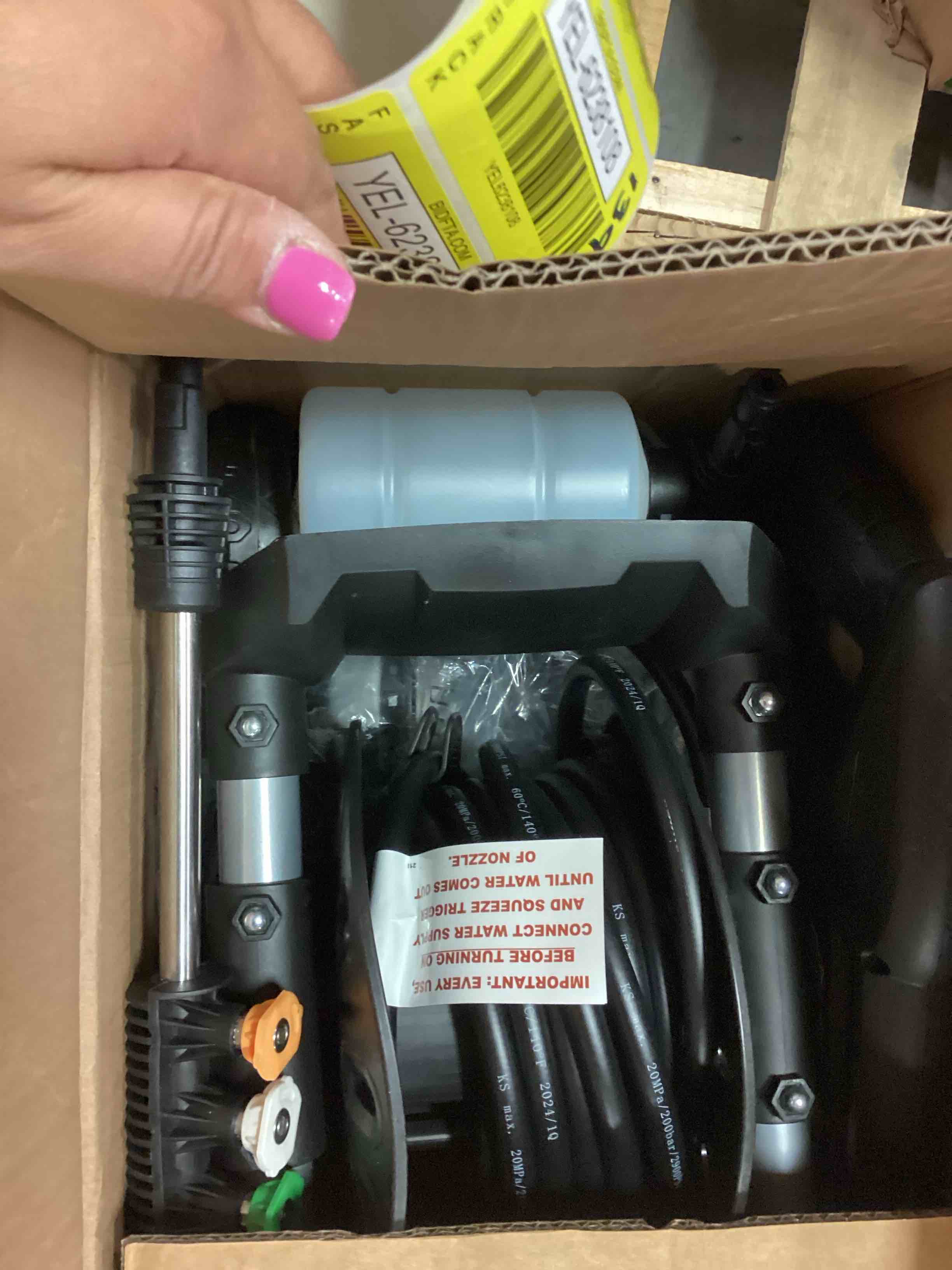 https://s3.amazonaws.com/lotting-images-prod/bidfta/YEL6238109_1724676976247.jpeg