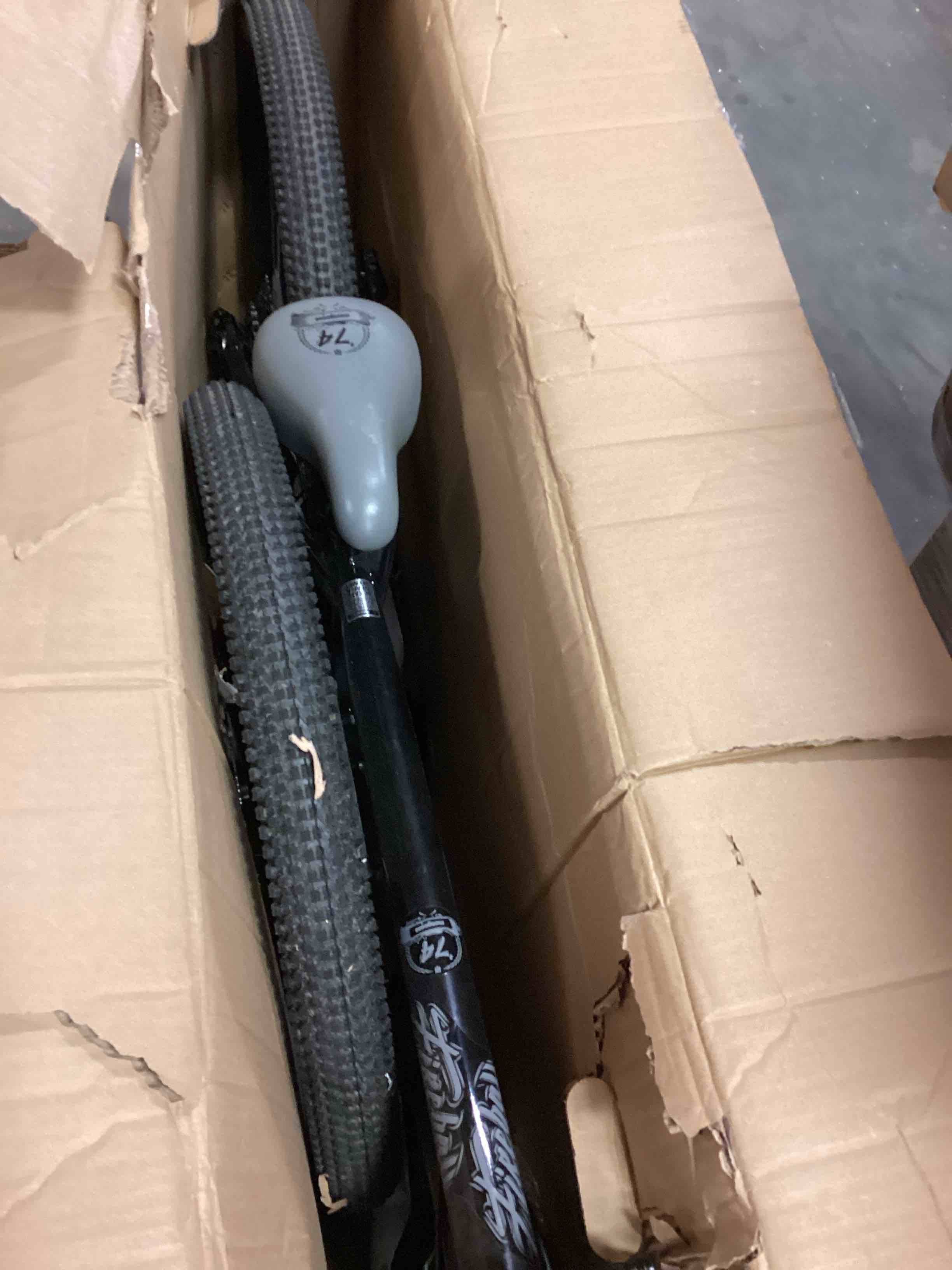 https://s3.amazonaws.com/lotting-images-prod/bidfta/YEL6238132_1724674101170.jpeg
