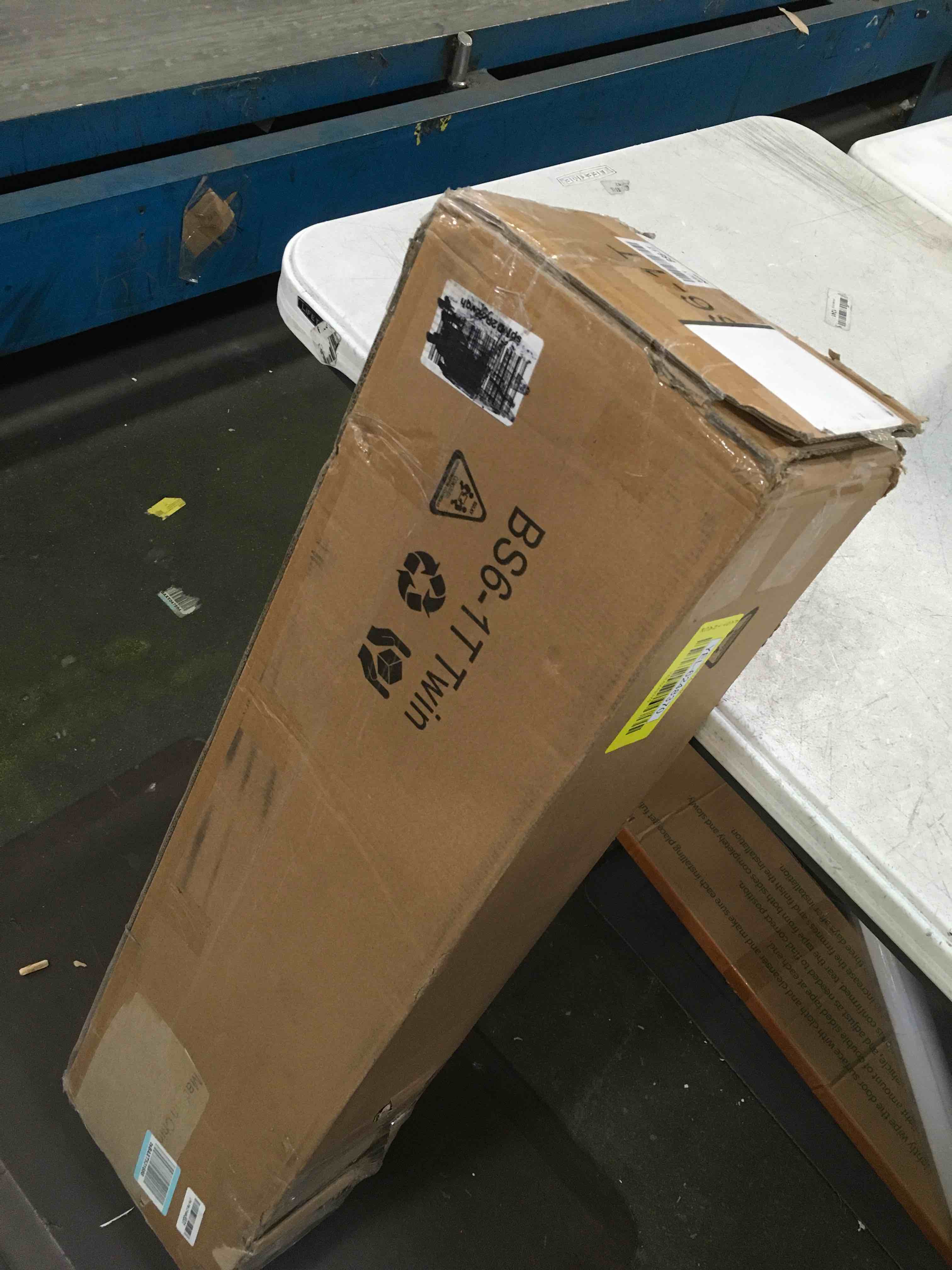 https://s3.amazonaws.com/lotting-images-prod/bidfta/YEL6248370_1714575203861.jpeg