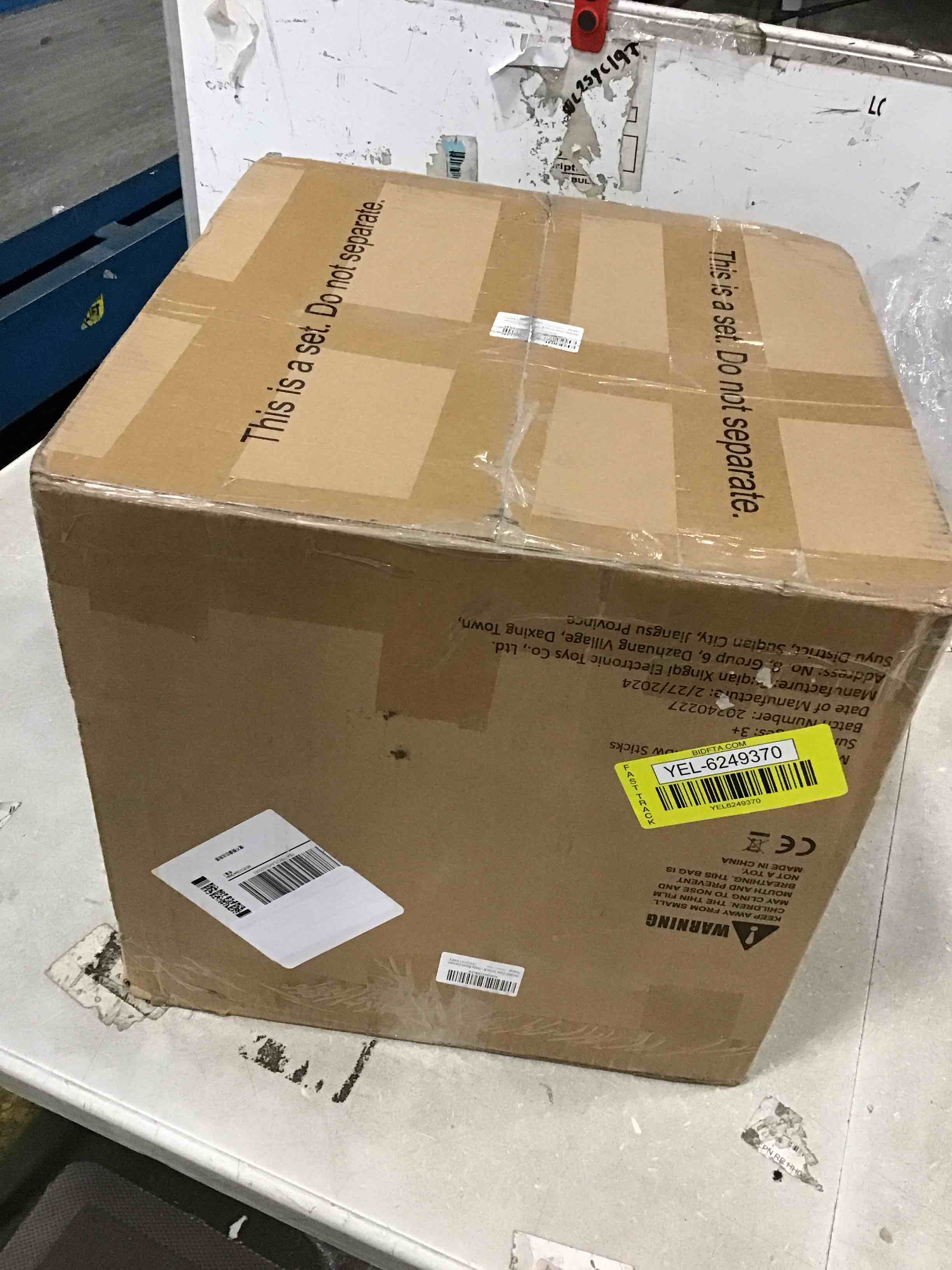 https://s3.amazonaws.com/lotting-images-prod/bidfta/YEL6249370_1715088050776.jpeg