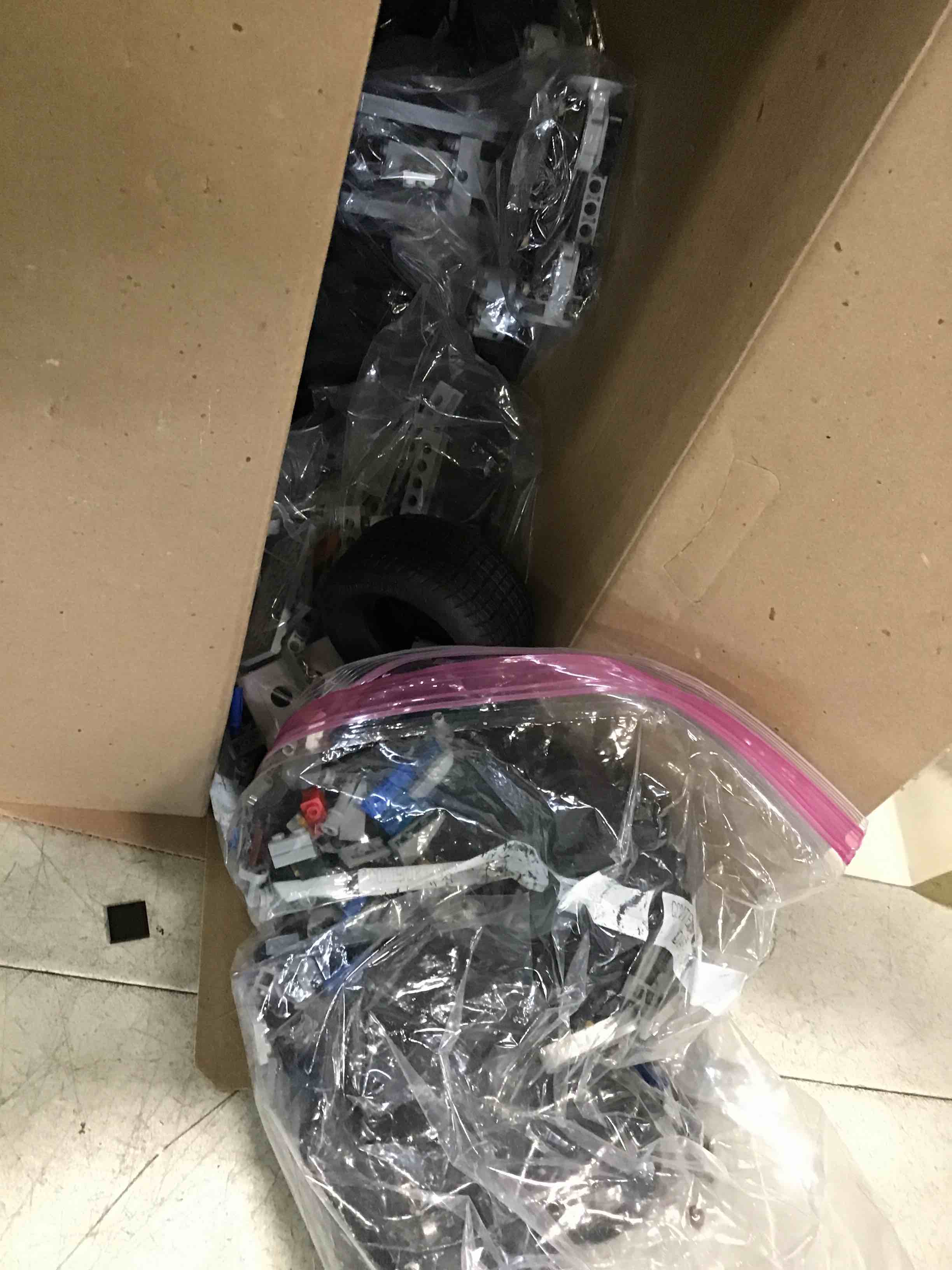 https://s3.amazonaws.com/lotting-images-prod/bidfta/YEL6249628_1714322765228.jpeg