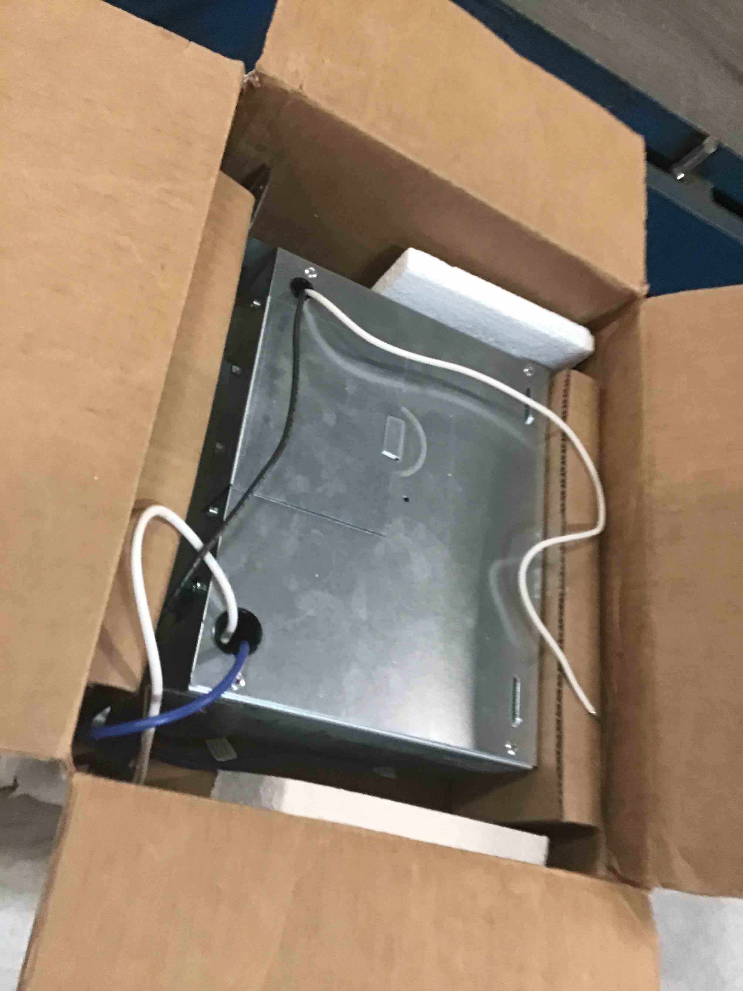 https://s3.amazonaws.com/lotting-images-prod/bidfta/YEL6249760_1714396118589.jpeg
