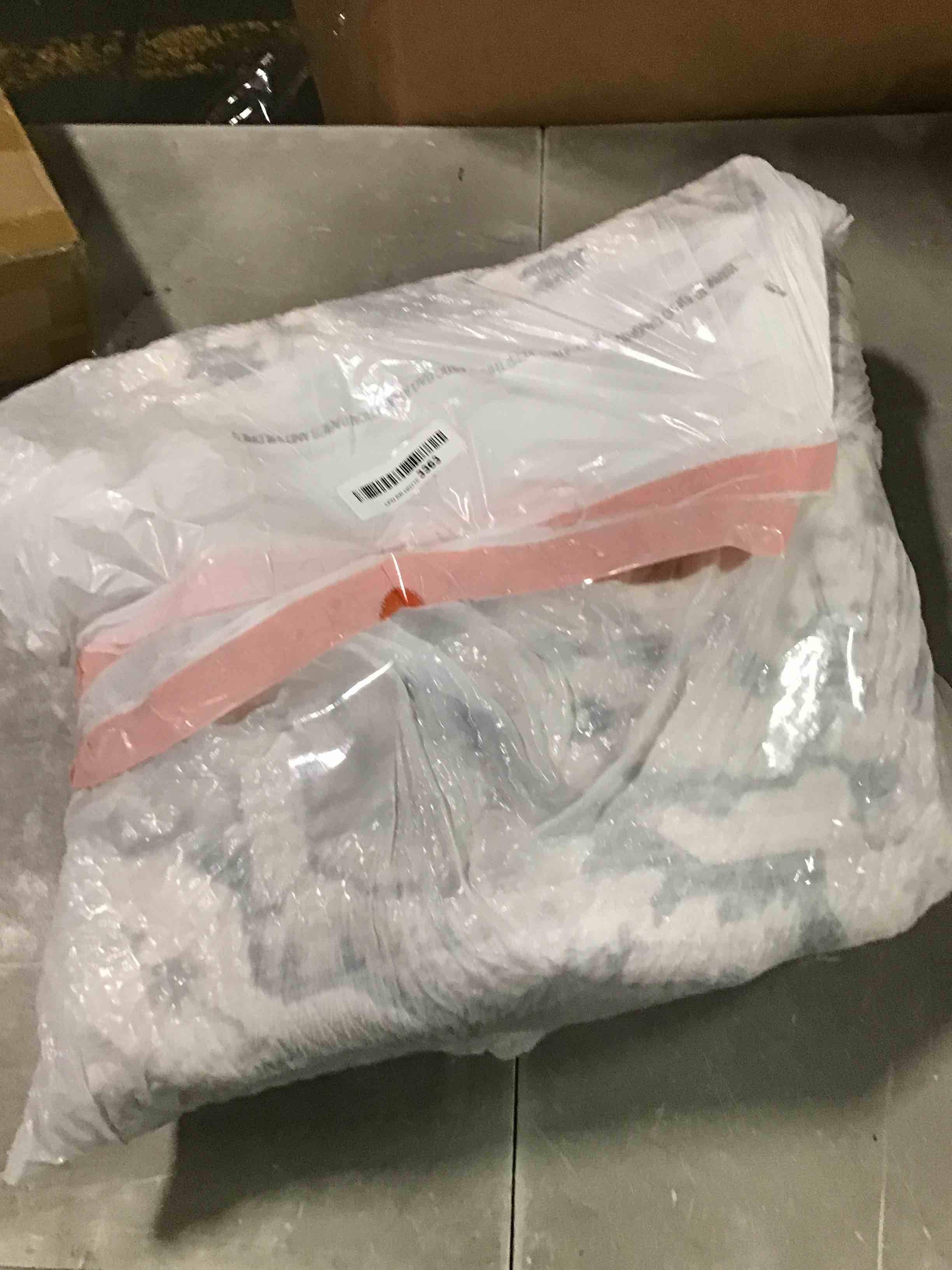 https://s3.amazonaws.com/lotting-images-prod/bidfta/YEL6257532_1714999778101.jpeg